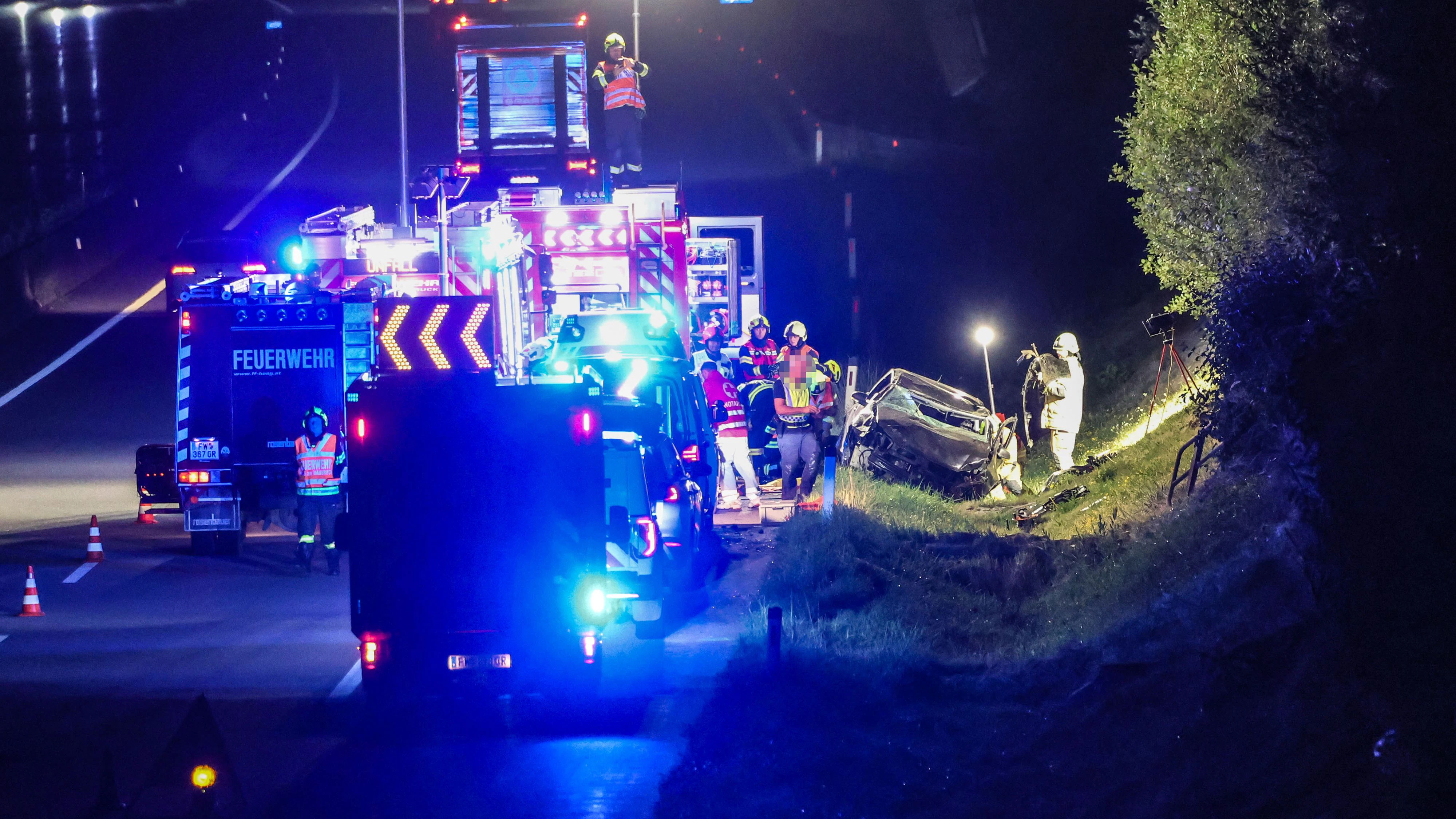 Heute.at - Schwerer Crash! Auto auf Innkreisautobahn überschlagen