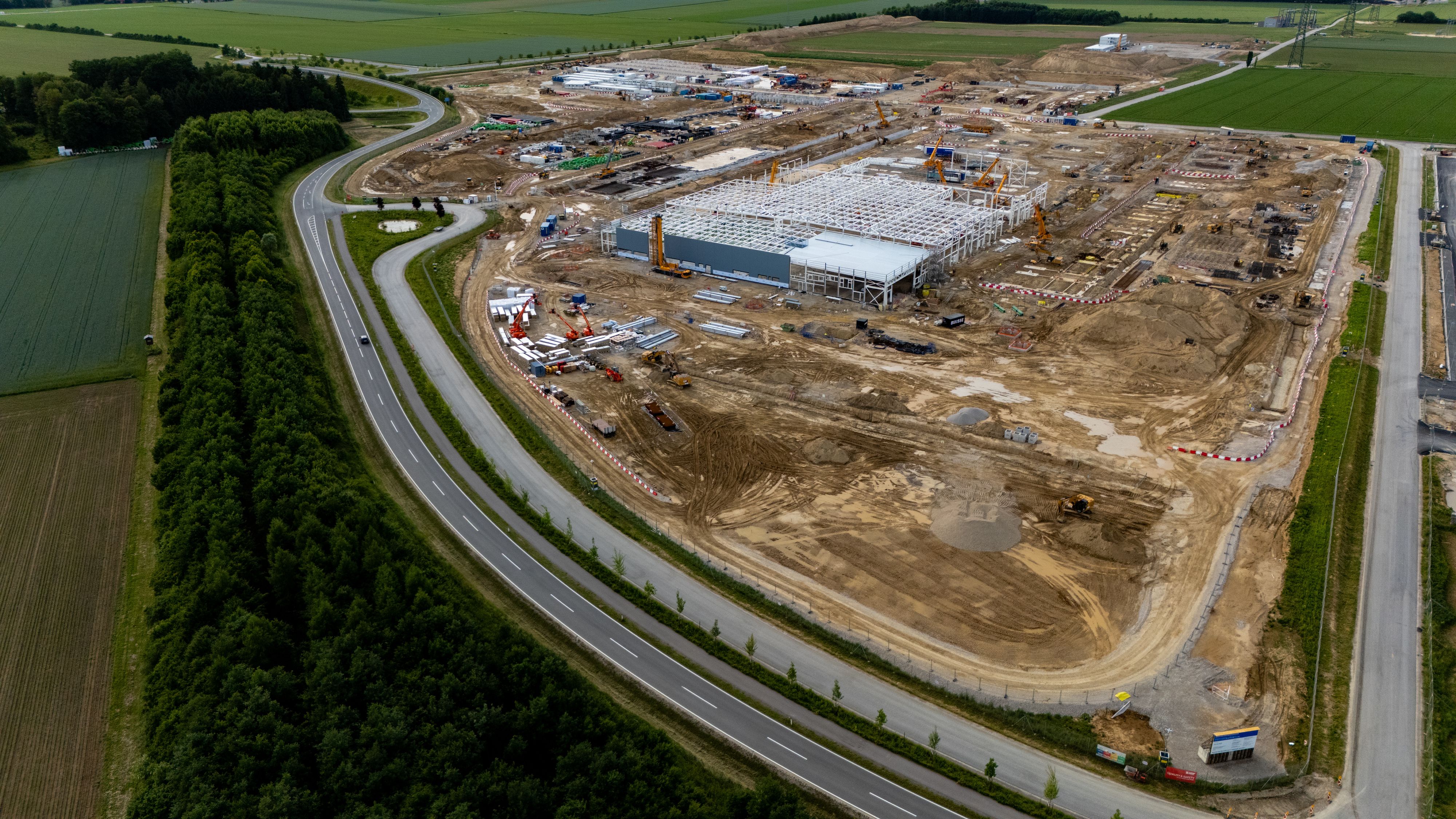 Sorgt für viel Widerstand: die Großbaustelle des Google-Rechenzentrums in Kronstorf (Bez. Linz-Land)