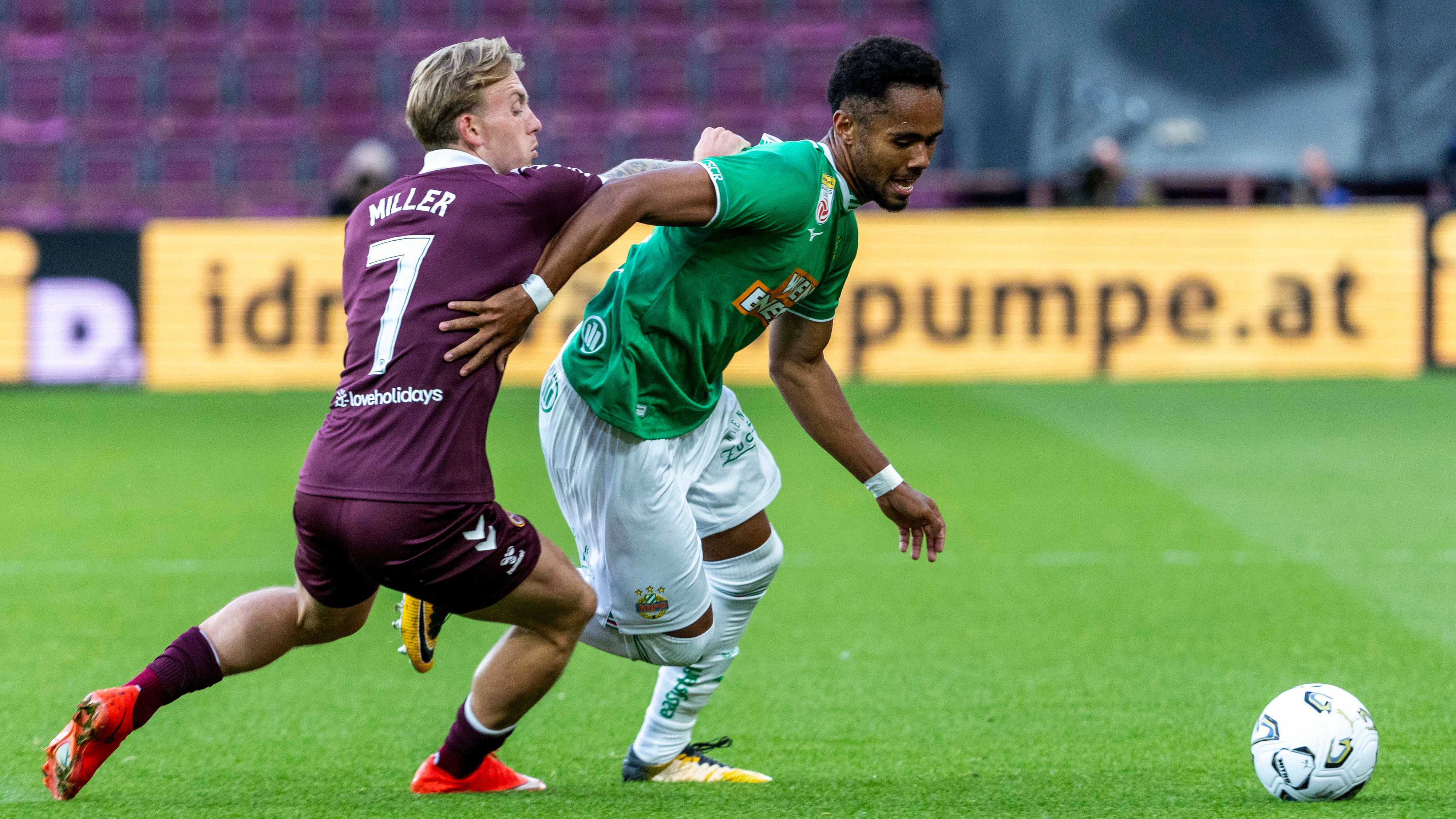 EDINBURGH,SCOTLAND,20.AUG.26 - SOCCER - UEFA Conference League, play-off, Heart of Midlothian FC vs SK Rapid Wien. Image shows Calvin Miller (Hearts) and Petter Nosa Dahl (Rapid). Photo: GEPA pictures/ Philipp Brem