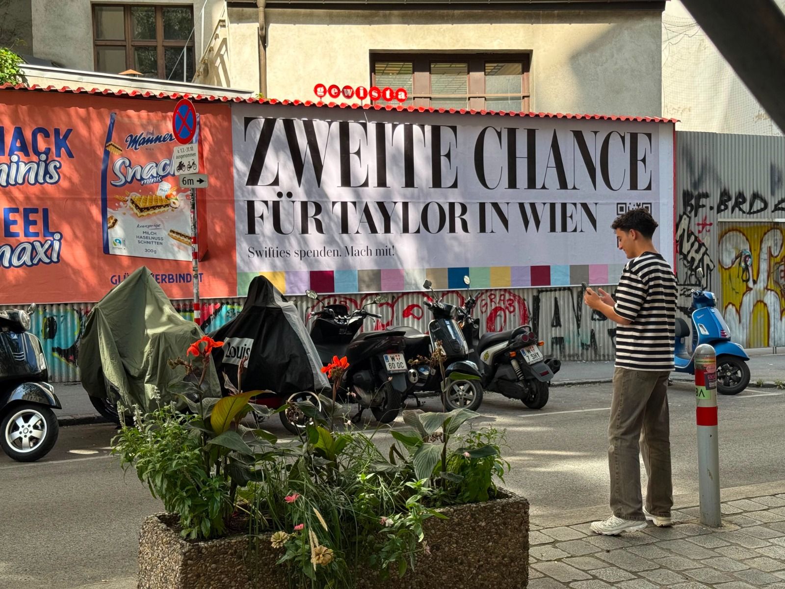 Das Plakat in der Windmühlgasse sorgt für Rätselraten.
