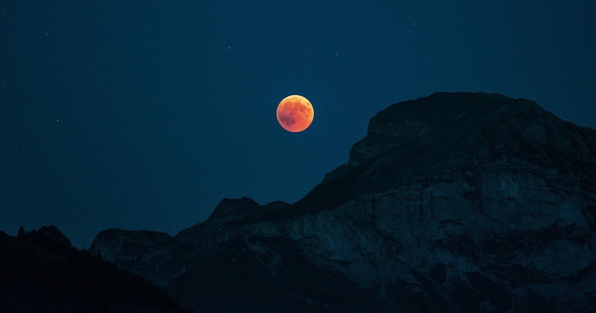 Mondfinsternis Im August Blutmond Am Freitag So Siehst Du Ihn Am mondfinsternis-im-august-blutmond-am-freitag-so-siehst-du-ihn-am