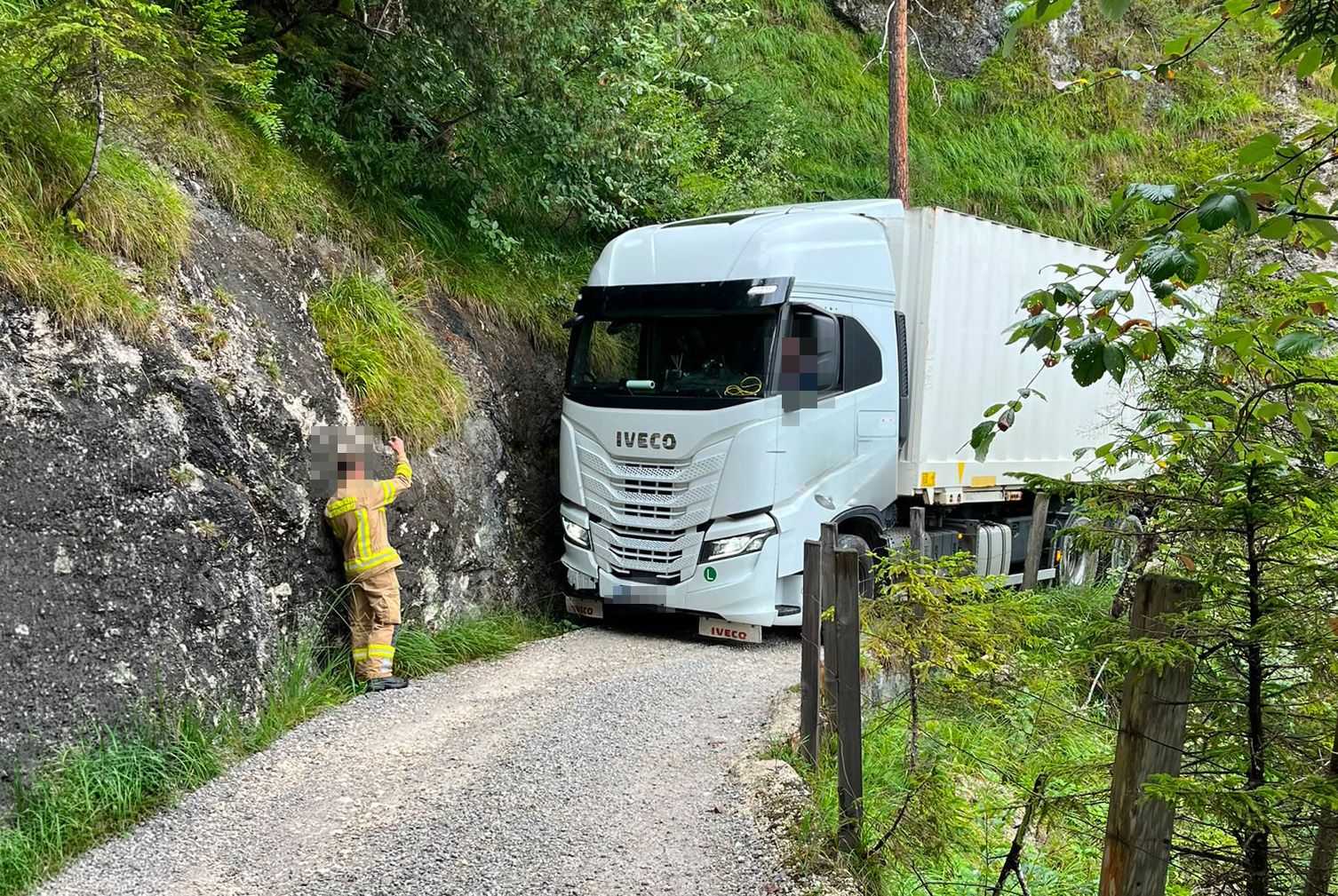 Der Lkw-Fahrer vertraute seinem Navi blind.