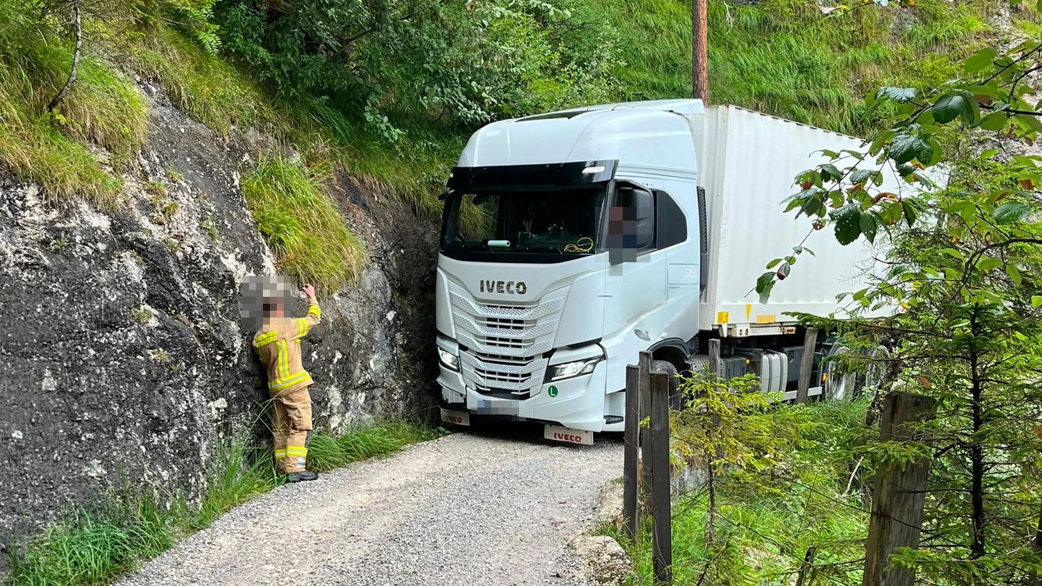 Der Lkw-Fahrer vertraute seinem Navi blind.