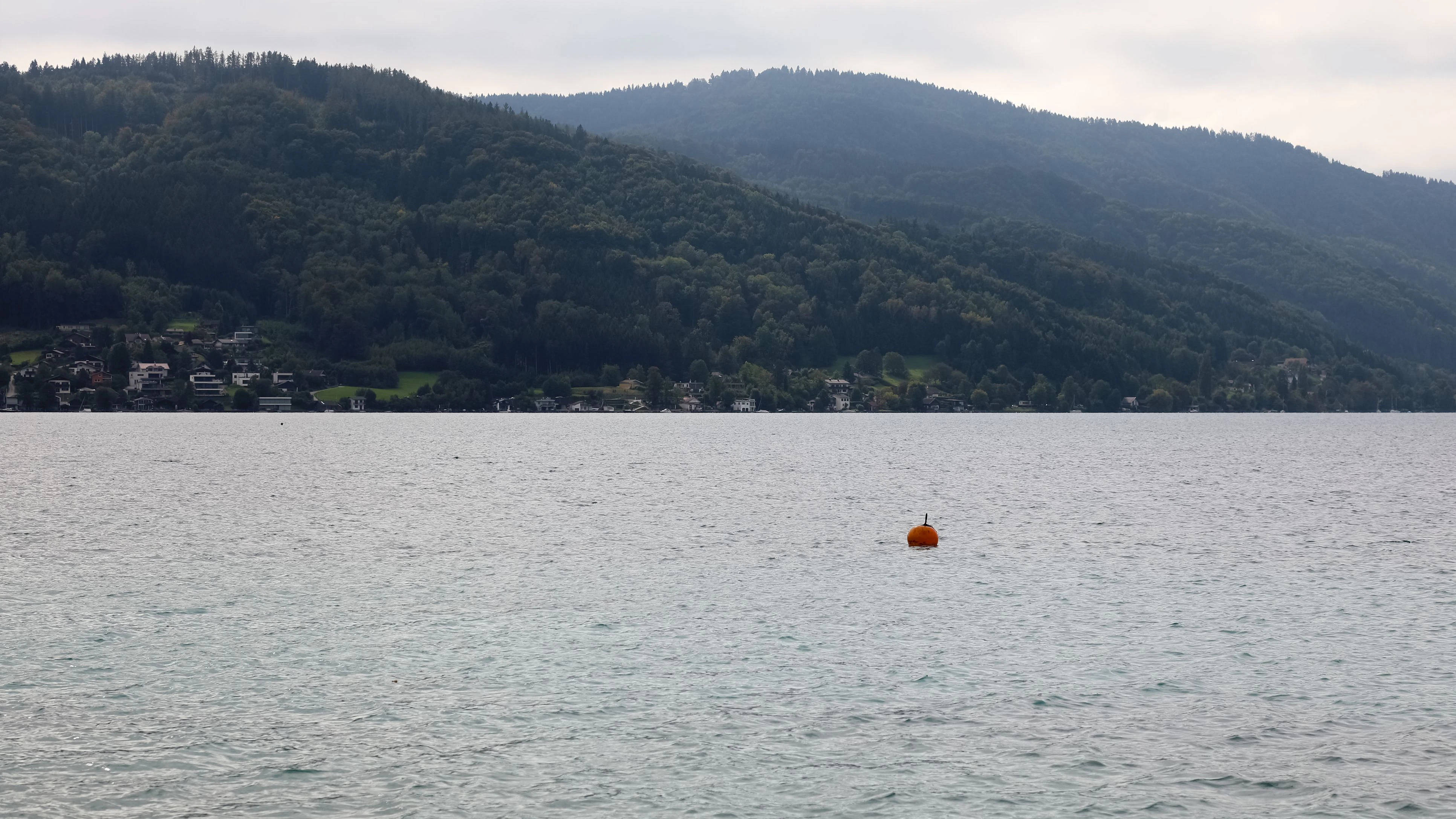Heute.at - Großeinsatz in OÖ! Flugzeug in Attersee gestürzt