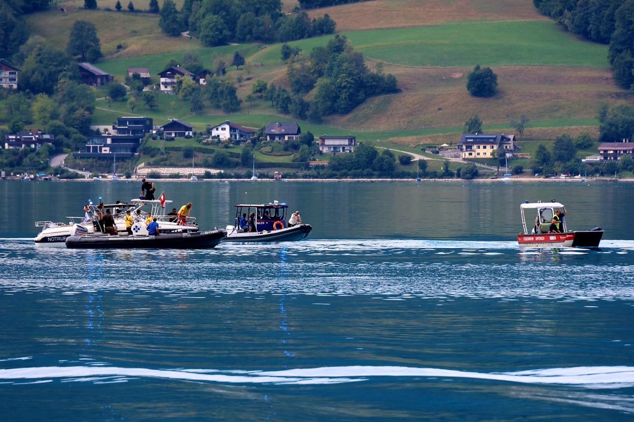 Am Attersee läuft die Suche nach dem abgestürzten Flugzeug.