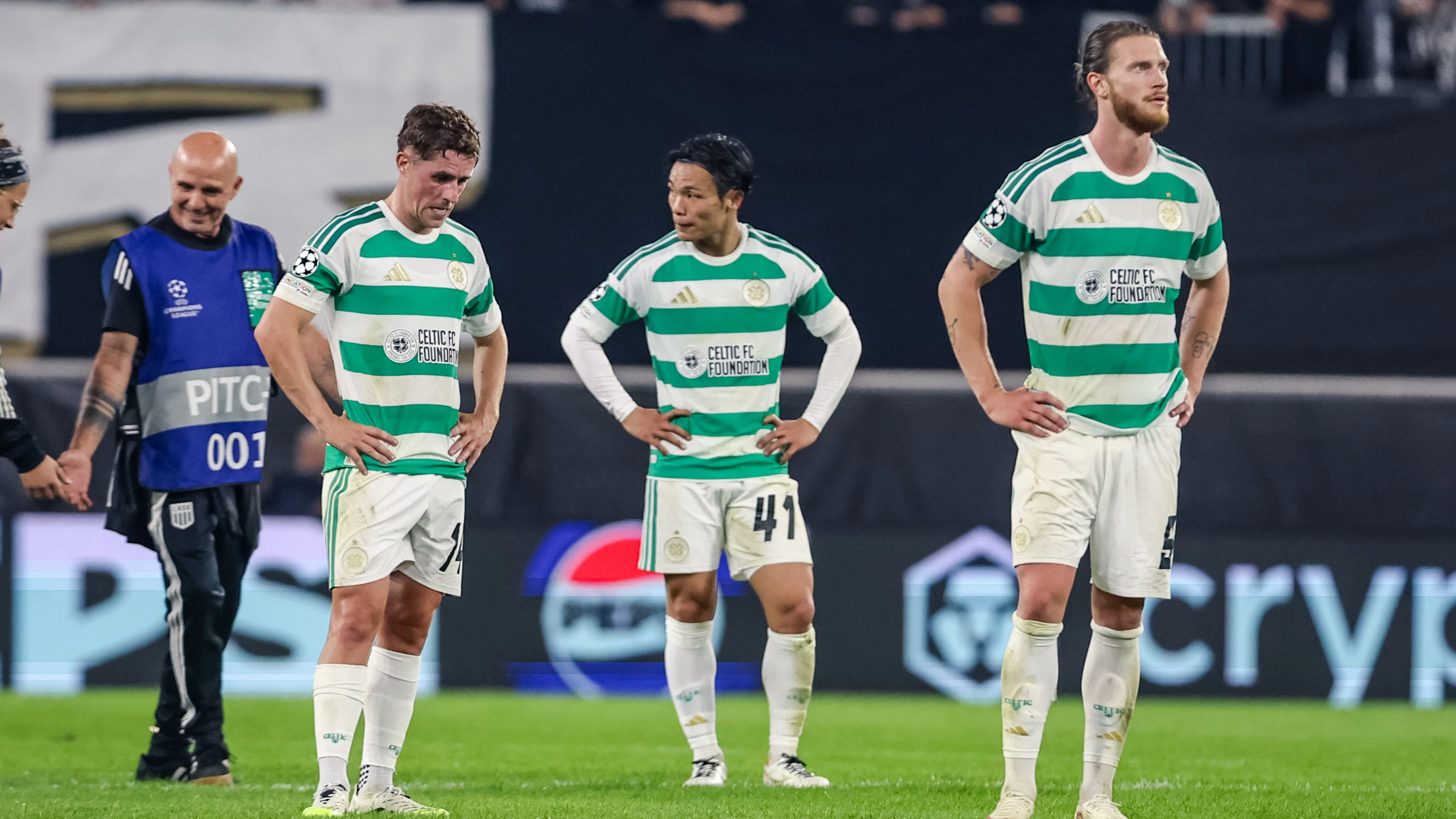 LINZ,AUSTRIA,25.AUG.26 - SOCCER - UEFA Champions League, play-off, Linzer ASK vs Celtic Glasgow. Image shows the disappointment of Luke Mccowan (Celtic), Reo Hatate (Celtic) and Kasper Hogh (Celtic). Photo: GEPA pictures/ Manuel Binder