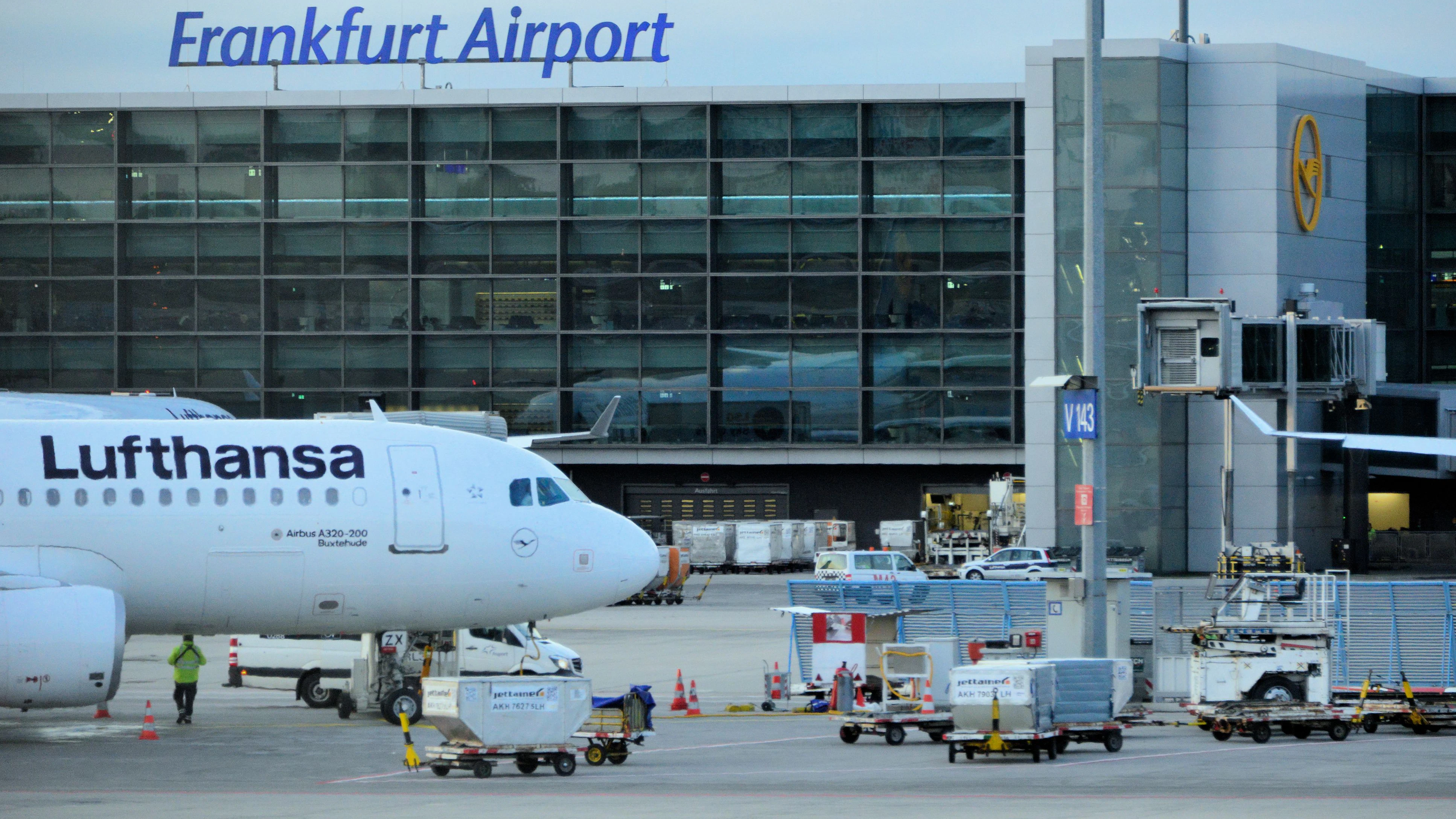 Am Frankfurter Flughafen haben sich 6 Mitarbeiter mit Malaria infiziert. (Symbolbild)