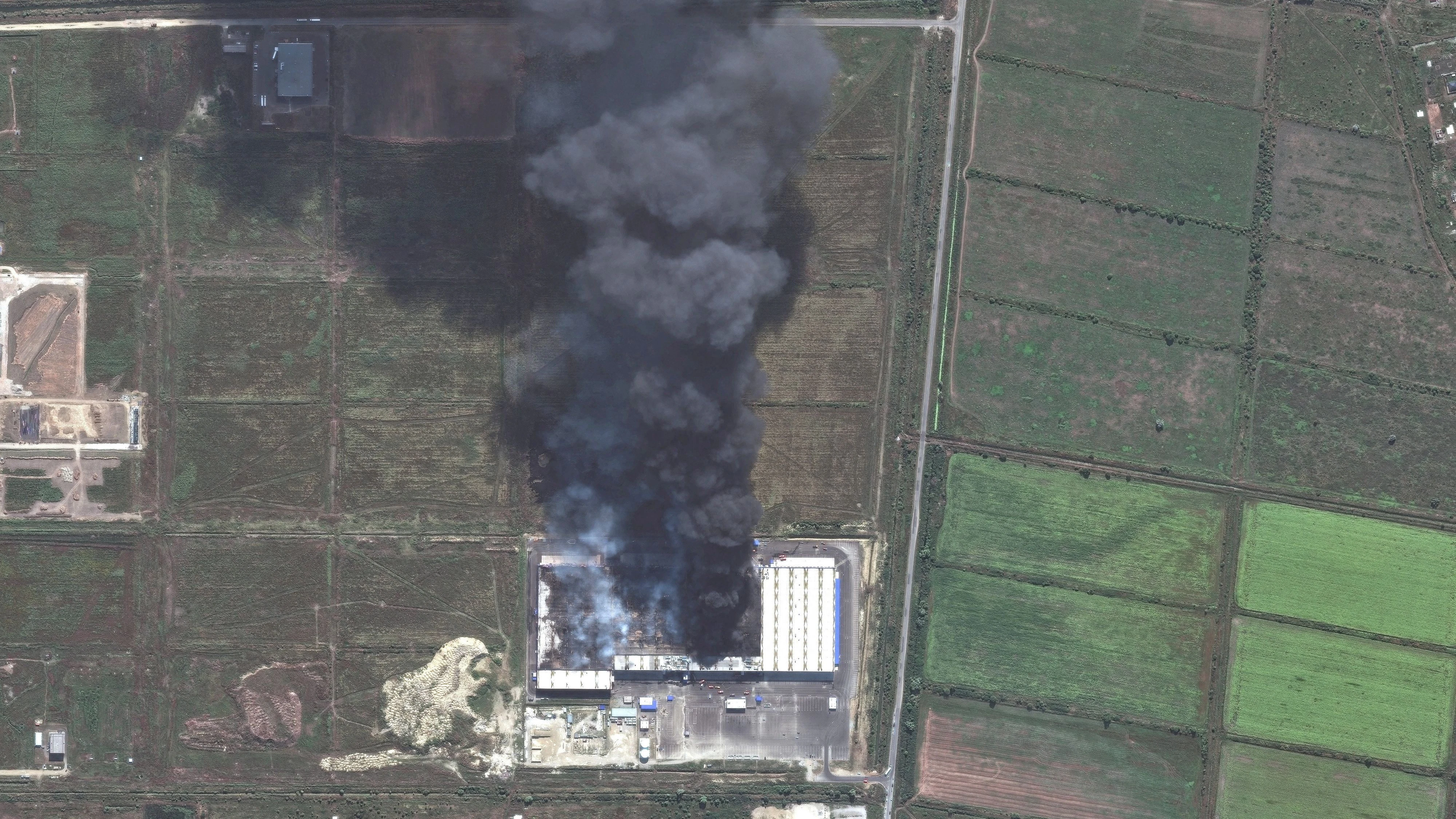A satellite image shows smoke rising from an Ozon warehouse as Ukraine widens a campaign of drone strikes on Russian e-commerce companies, in Enem, Adygeya, Russia, August 24, 2026. Vantor/Handout via REUTERS THIS IMAGE HAS BEEN SUPPLIED BY A THIRD PARTY NO RESALES. NO ARCHIVES. DO NOT OBSCURE LOGO.     TPX IMAGES OF THE DAY     