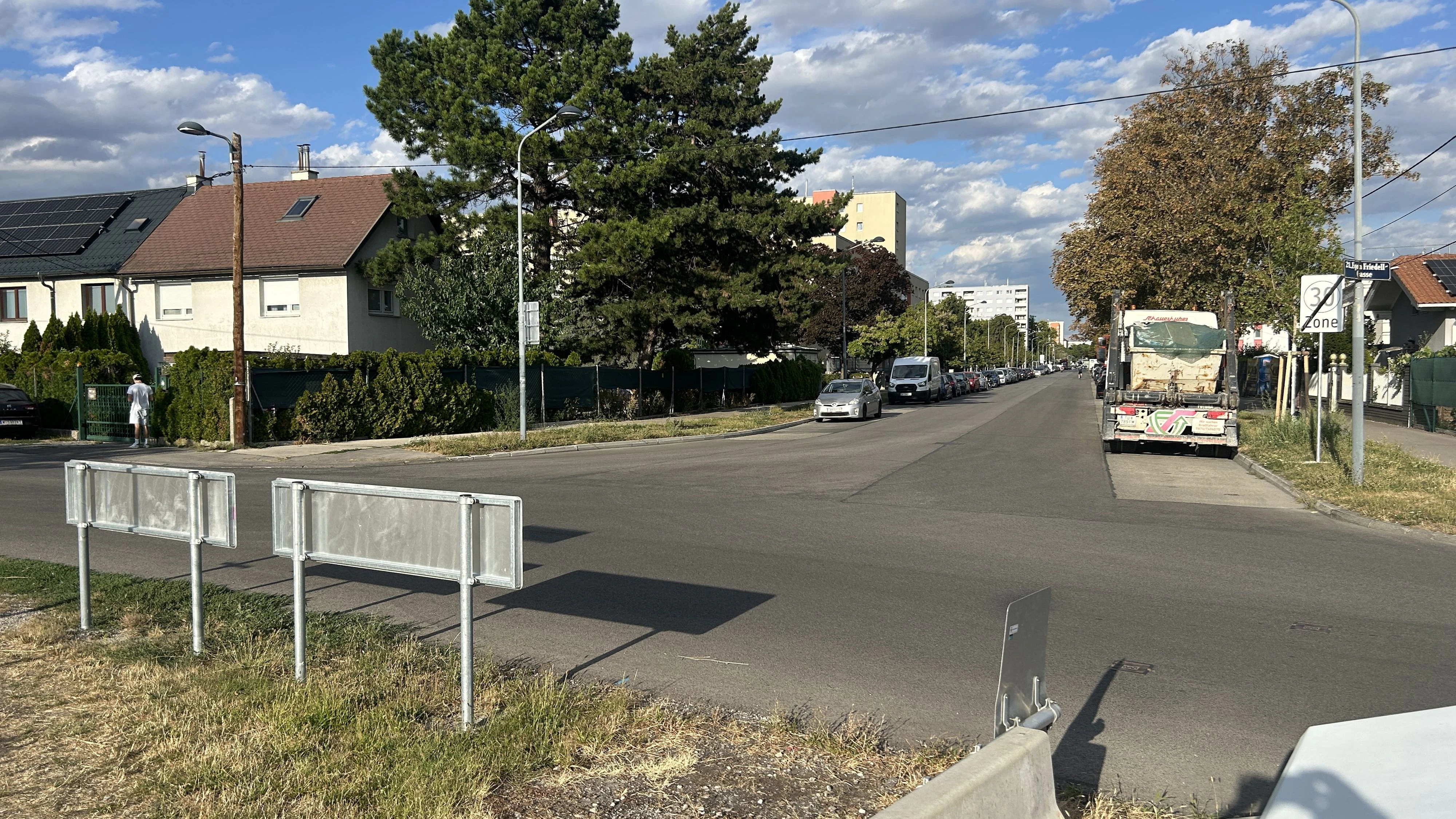 Die Straße sei zu breit und damit attraktiv für Raser, ärgert sich Anrainer Andreas P.