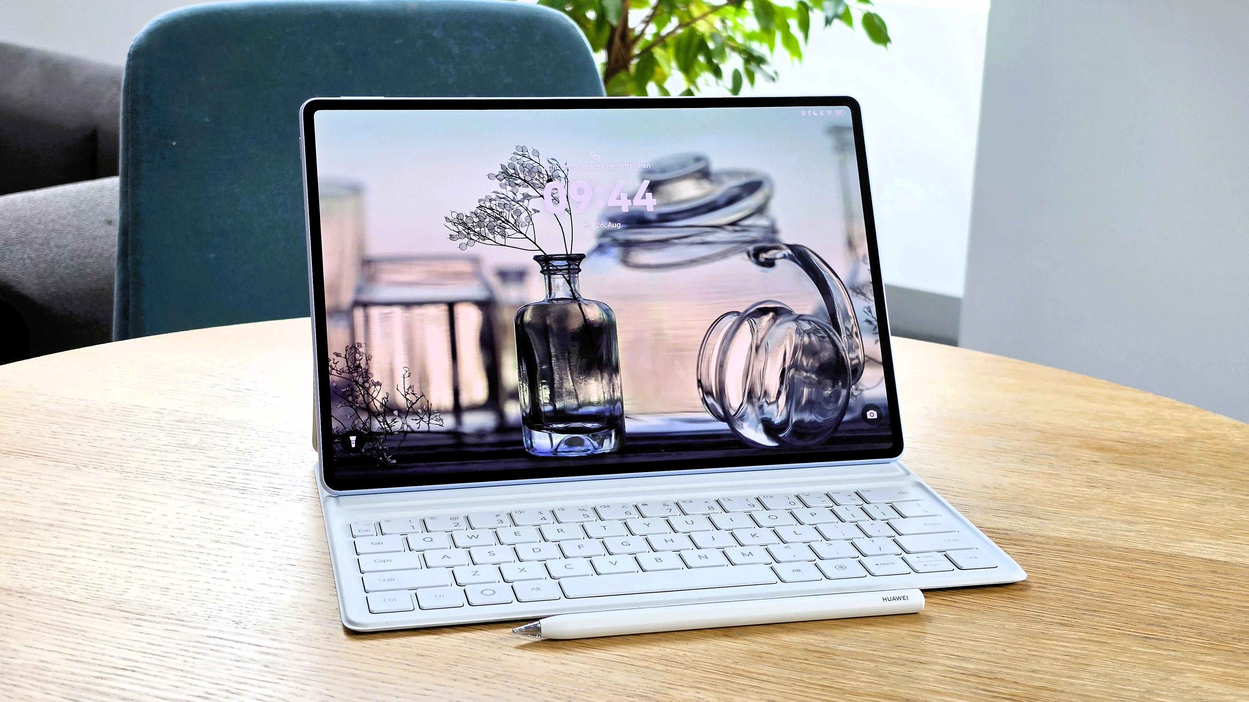 Das Huawei MatePad Air (2026) ist ein Tablet, das nicht auf der Couch bleiben will.