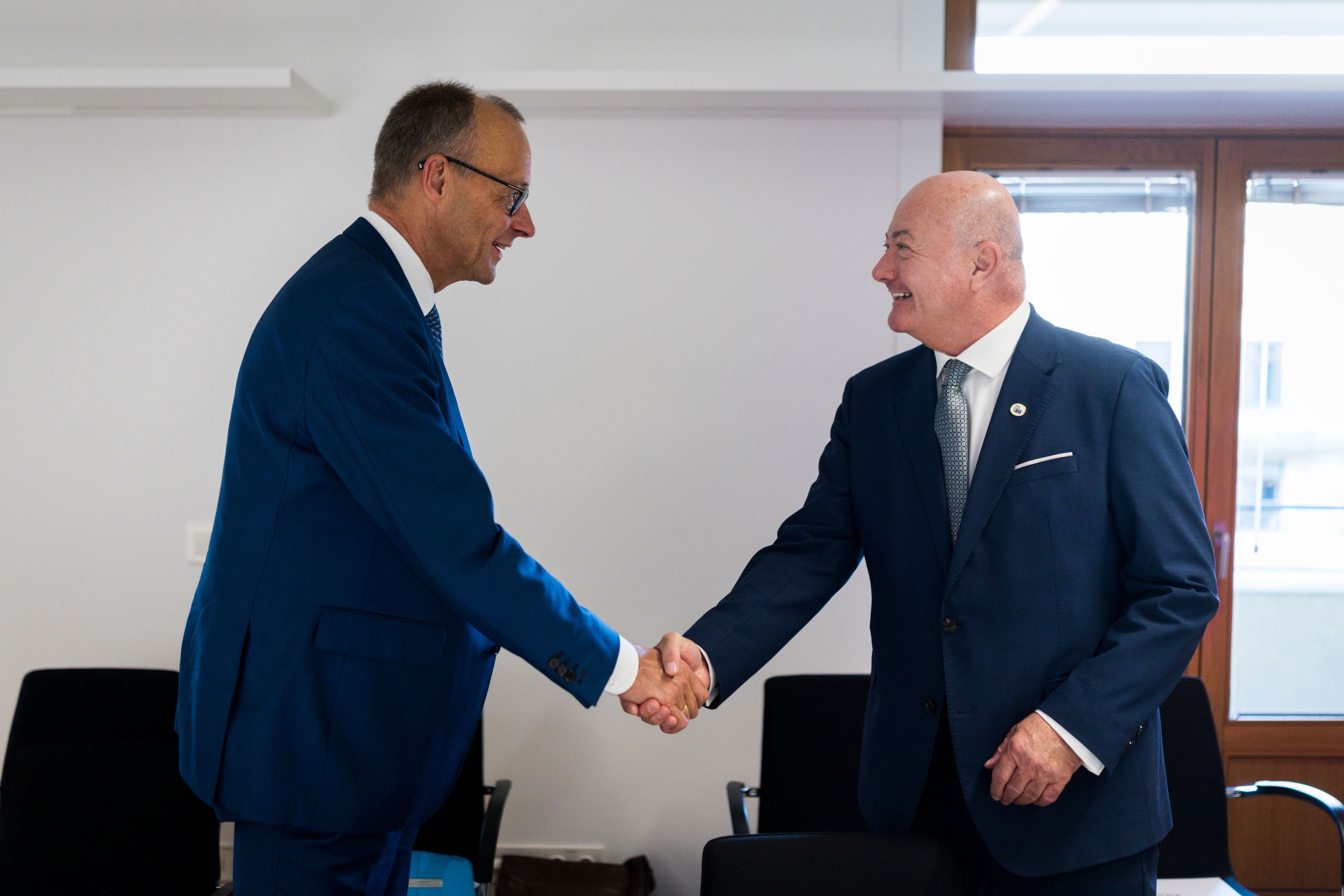 Bundeskanzler Christian Stocker (ÖVP) und sein deutscher Amtskollege Friedrich Merz (CDU) – der Budgetgipfel findet auf Merz' Einladung in Berlin statt.