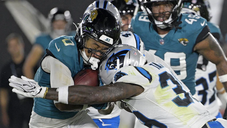 Jeder vierte (Ex-) Spieler der US-Profiliga NFL, der im Untersuchungszeitraum verstarb, litt unter der degenerativen Hirnerkrankung CTE, so die Untersuchung. Und: Das Studienergebnis lässt sich auch auf andere Kontaktsportarten umlegen. Was man bisher weiß.