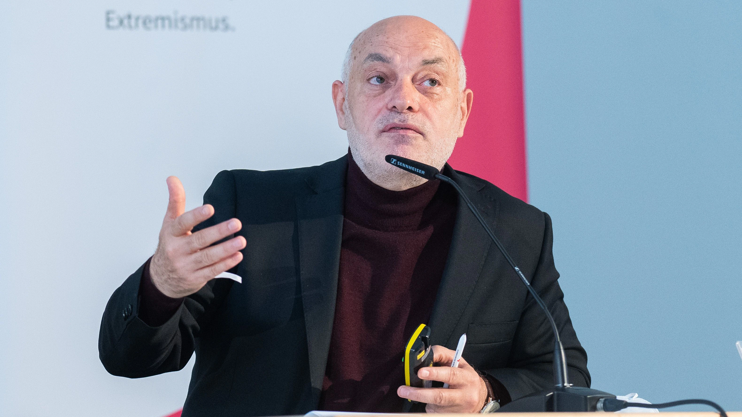 Professor Ednan Aslan.
