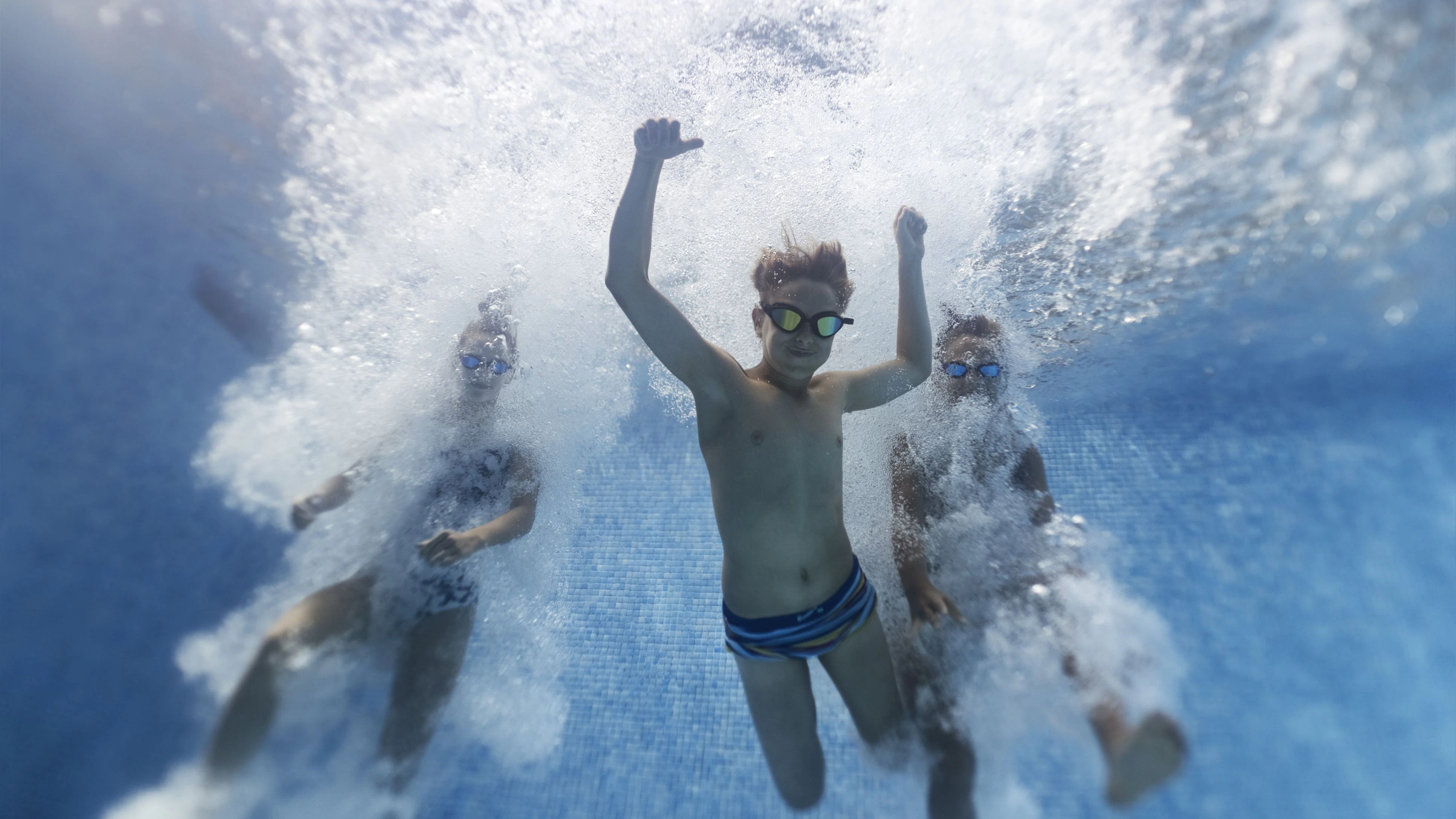 Heute.at - Ekelig: Teens verrichten ihr großes Geschäft im Pool