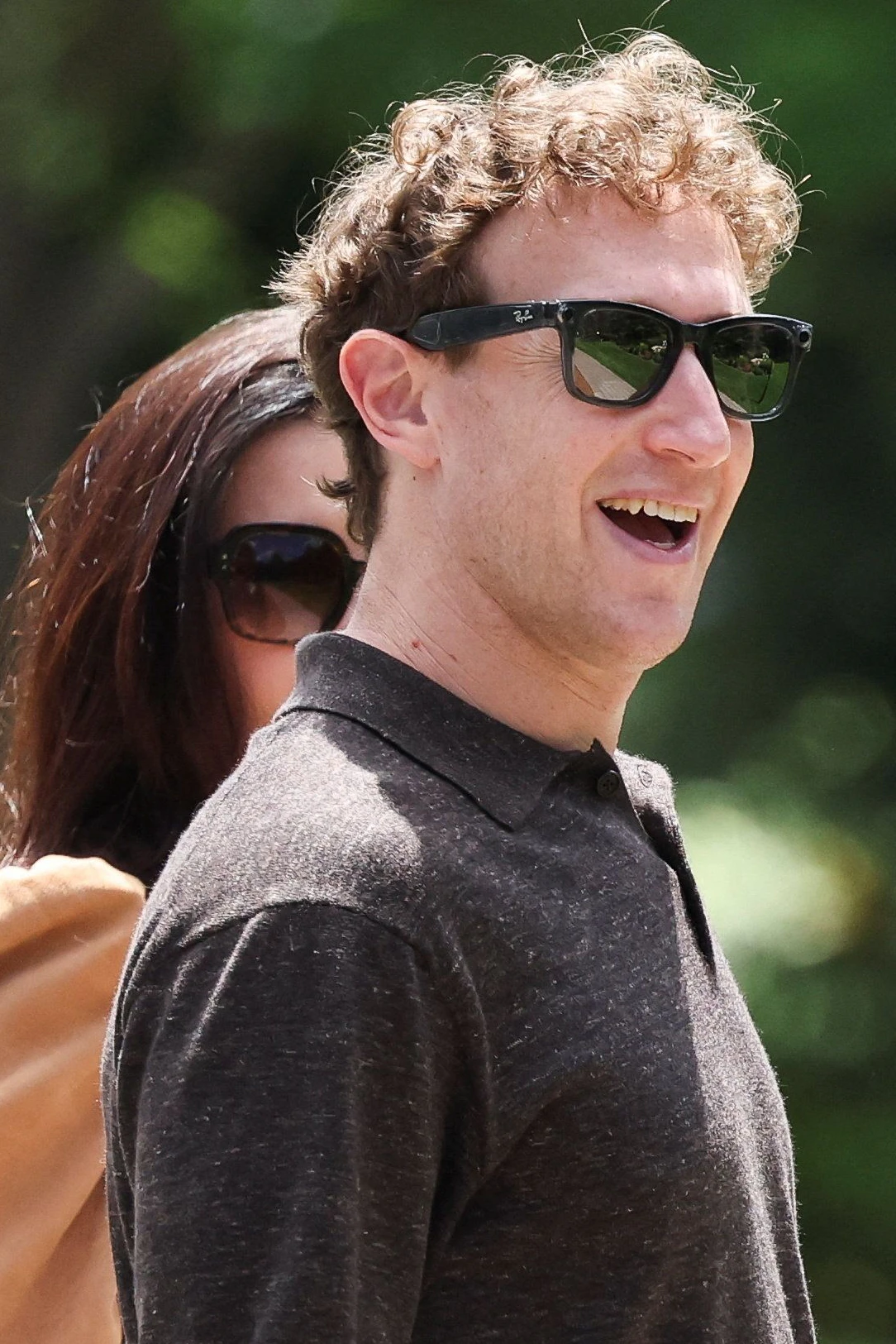 Hat nach dem Vergleich mit 29 US-Bundesstaaten gut lachen: Meta-CEO Mark Zuckerberg, hier auf einer Archivaufnahme mit Meta-Präsidentin Dina Powell McCormick vom Juli 2026
