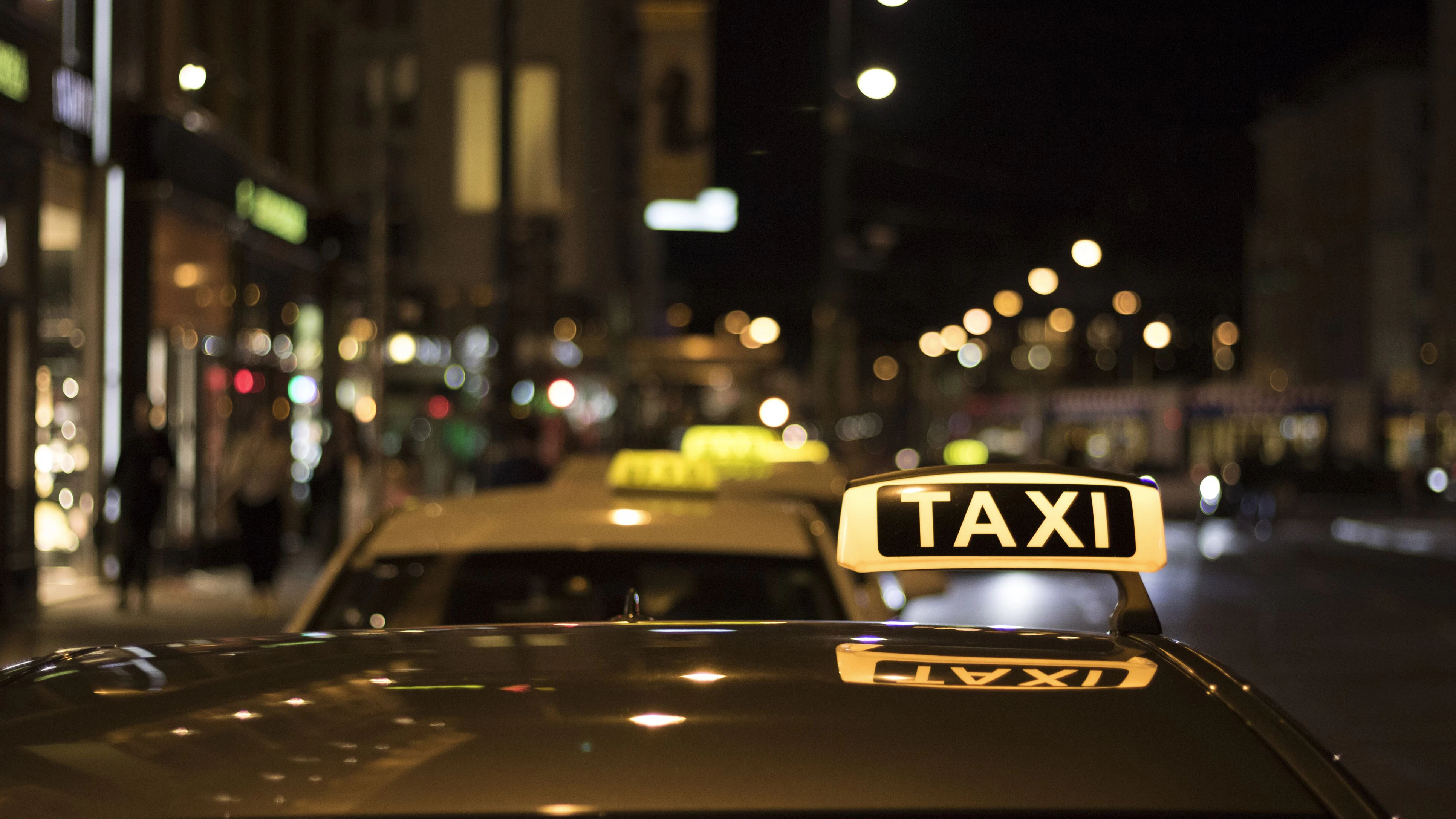 Heute.at - Polizei stoppt Taxler – dann fliegt Fake-Ausweis auf