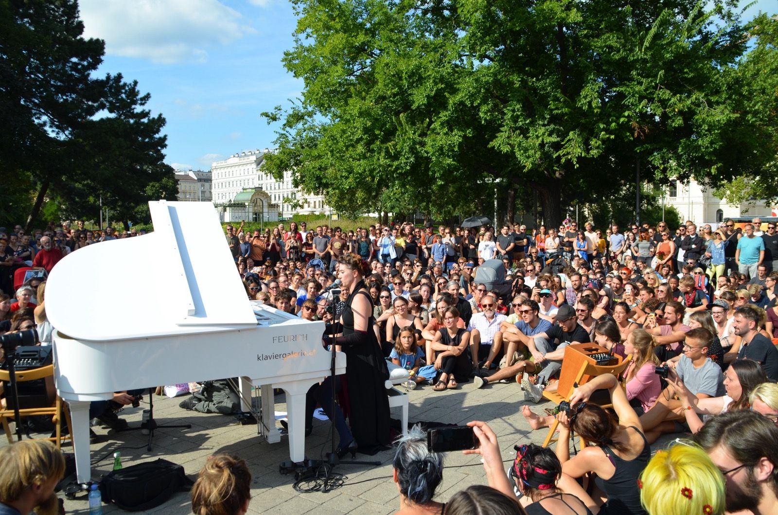 Heute.at - Plötzlich Konzert! Weltstars spielen gratis in Wien