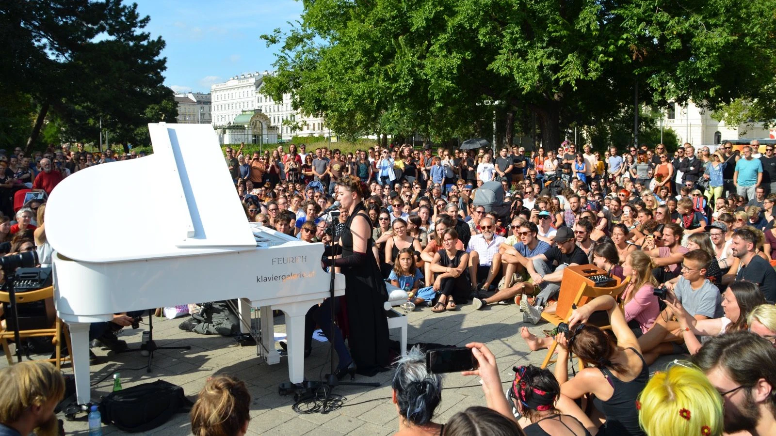 Heute.at - Plötzlich Konzert! Weltstars spielen gratis in Wien