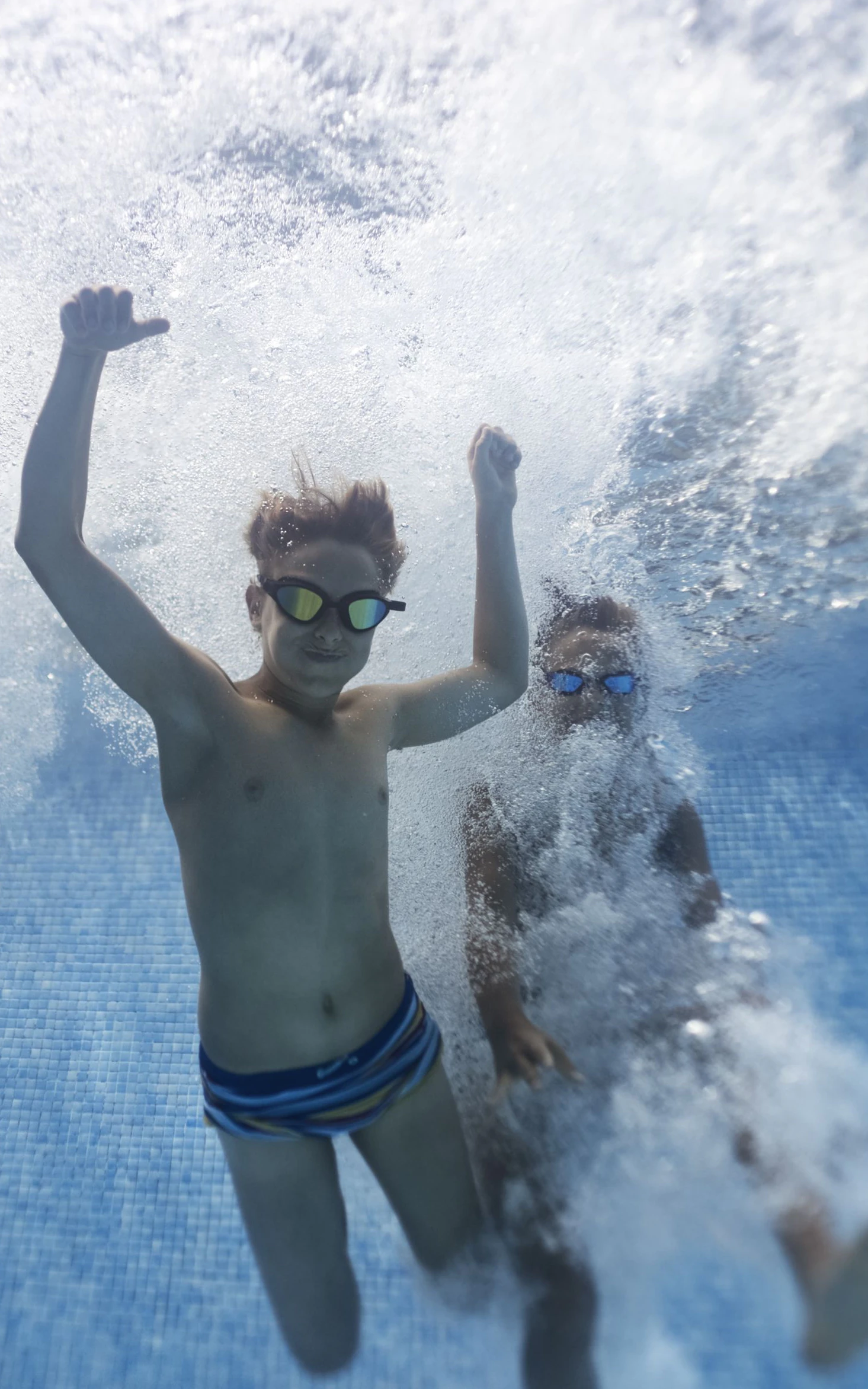 Warum Spaniens Jugendliche ihr großes Geschäft im Pool verrichten