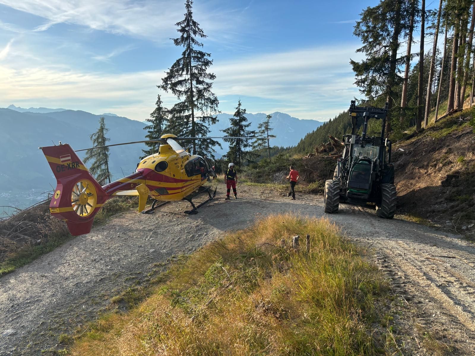 Der junge Mann wurde mit dem Heli in ein Krankenhaus geflogen.