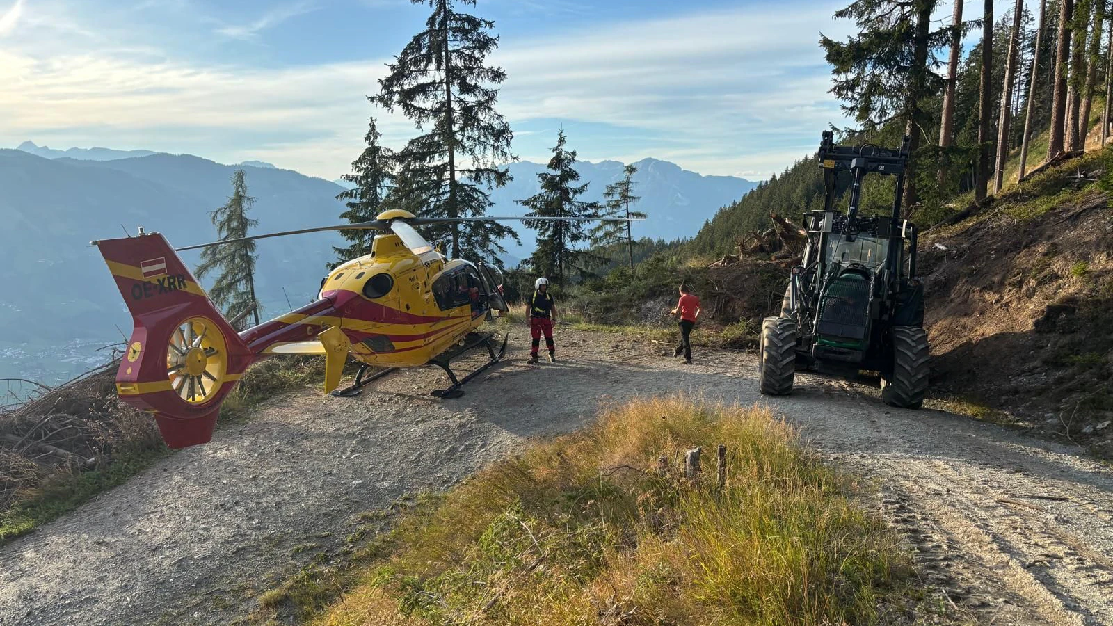 Der junge Mann wurde mit dem Heli in ein Krankenhaus geflogen.