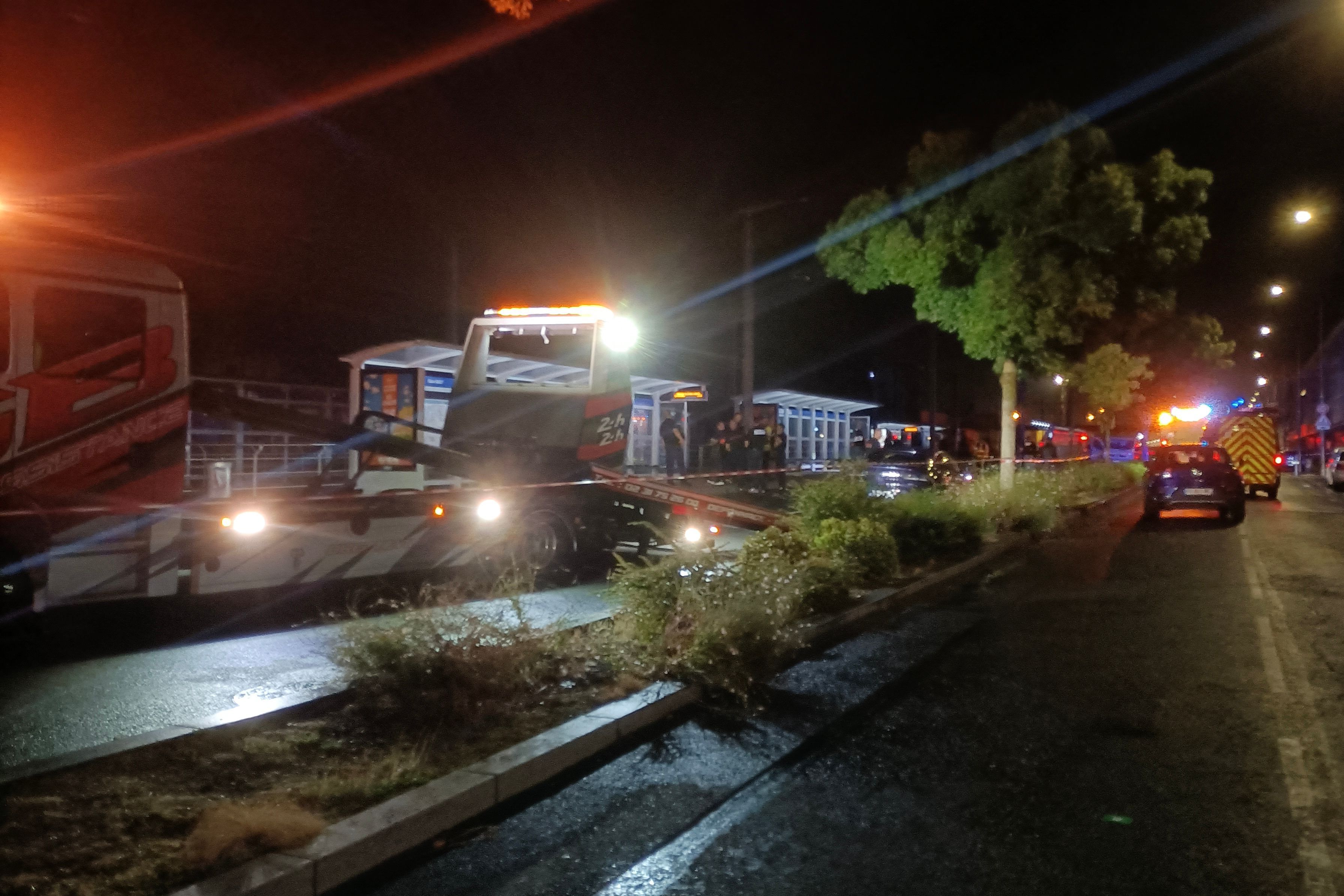 Heute.at - Großeinsatz! Mann rast mit Auto in Menschenmenge