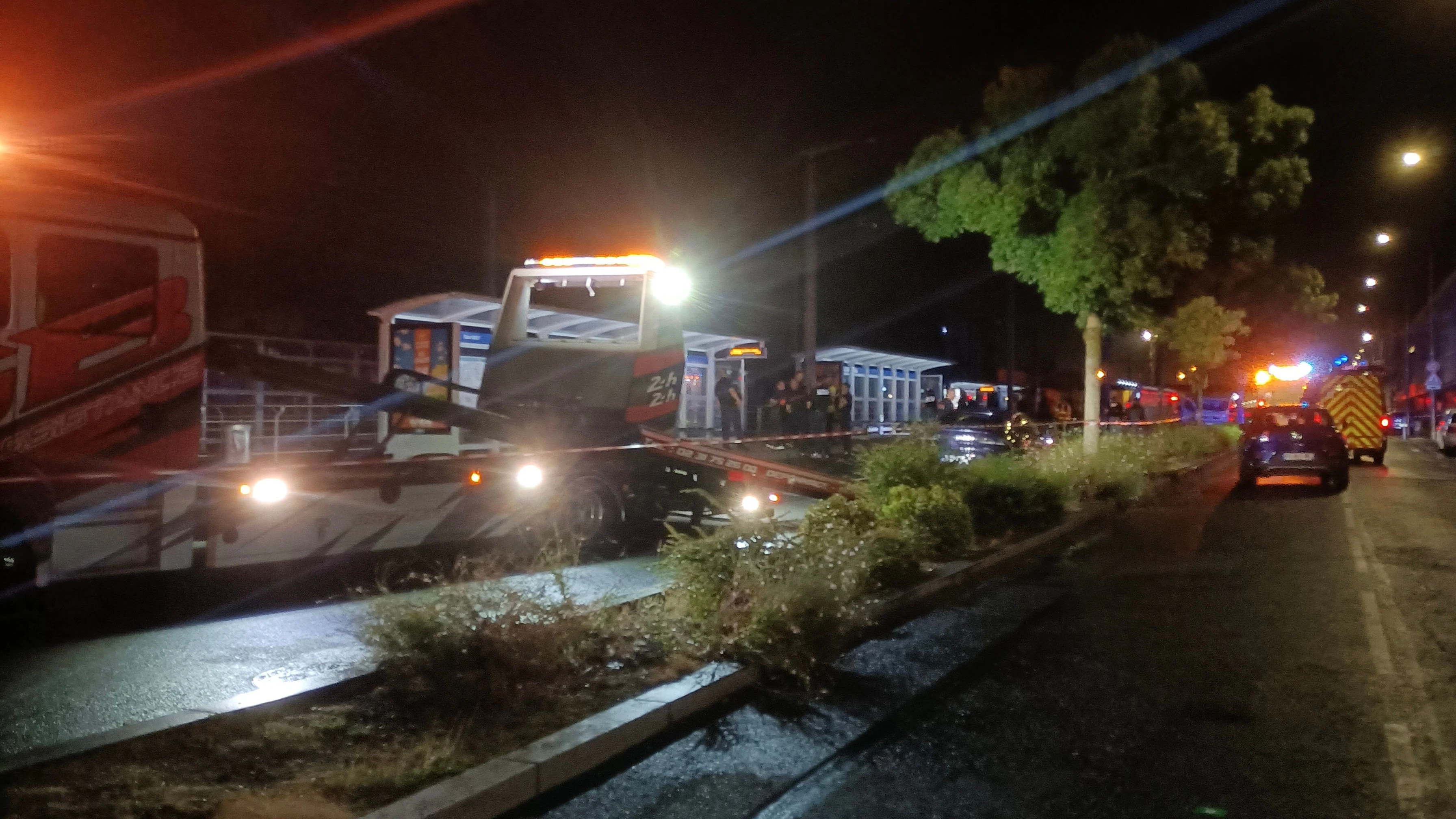 Heute.at - Großeinsatz! Mann rast mit Auto in Menschenmenge
