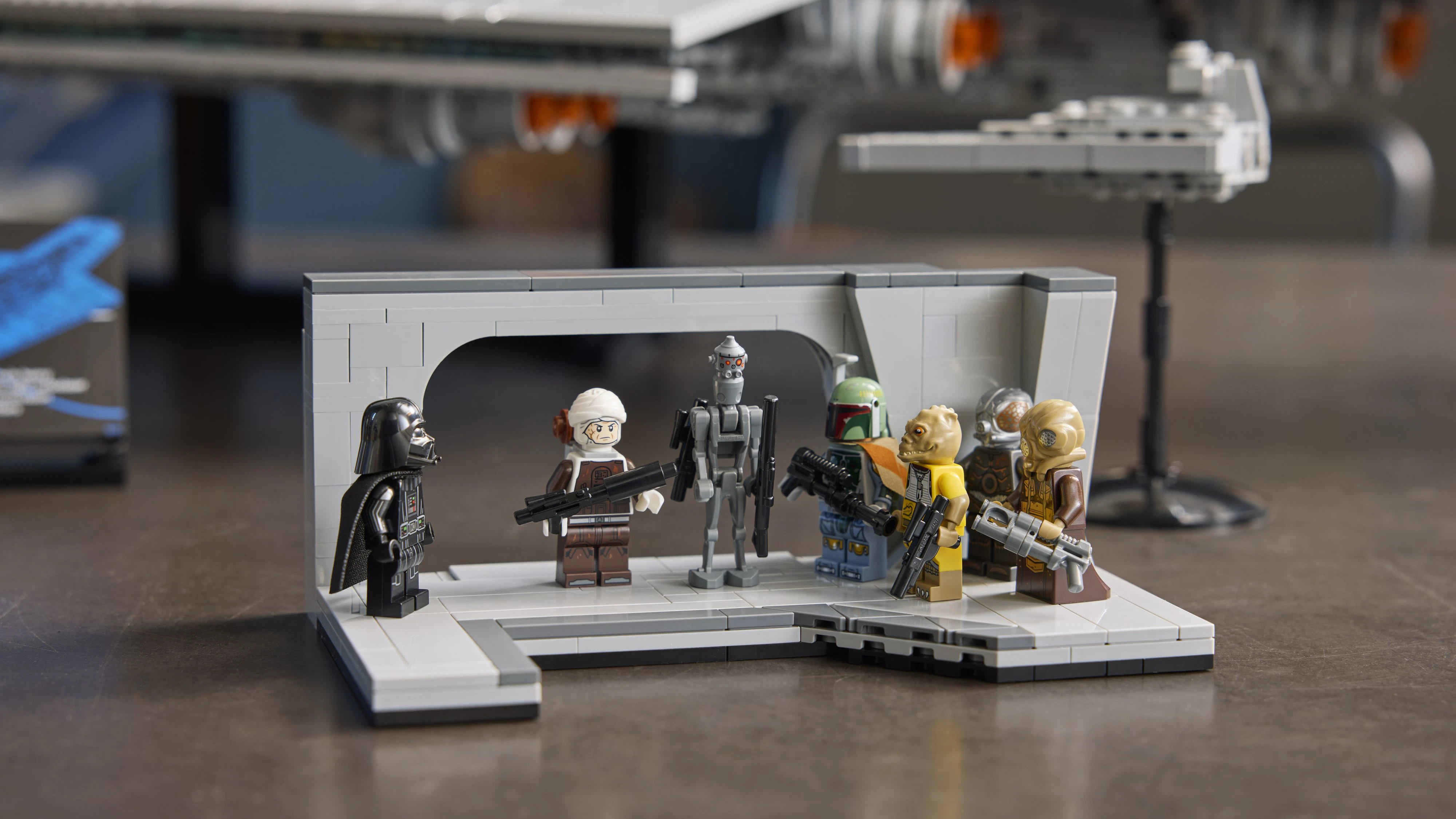 Zum Lieferumfang gehören Darth Vader sowie alle sechs Kopfgeldjäger Boba Fett, Dengar, Bossk, IG-88, 4-LOM und Zuckuss.