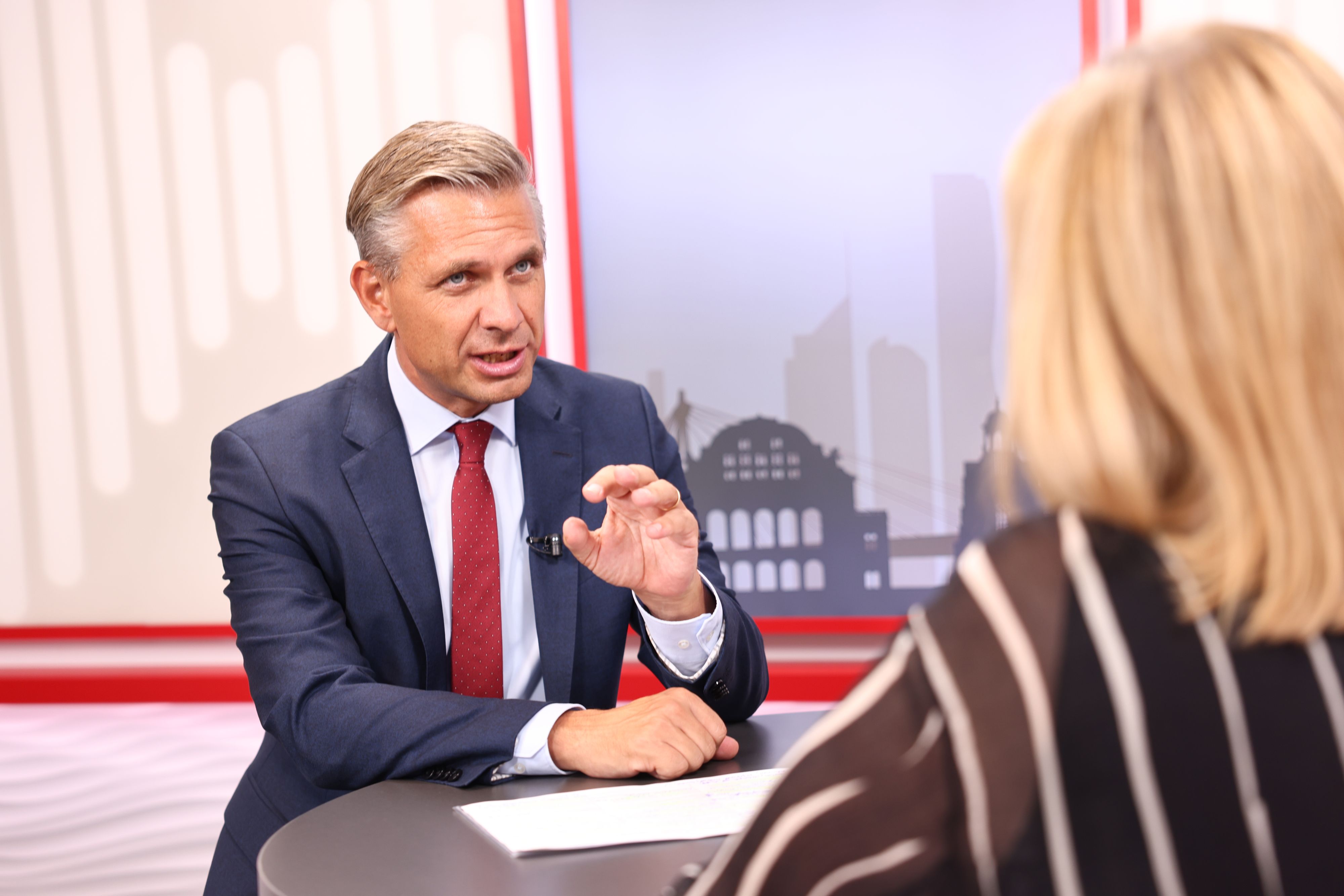 Wirtschaftsminister Wolfgang Hattmannsdorfer (ÖVP) im Interview mit 
