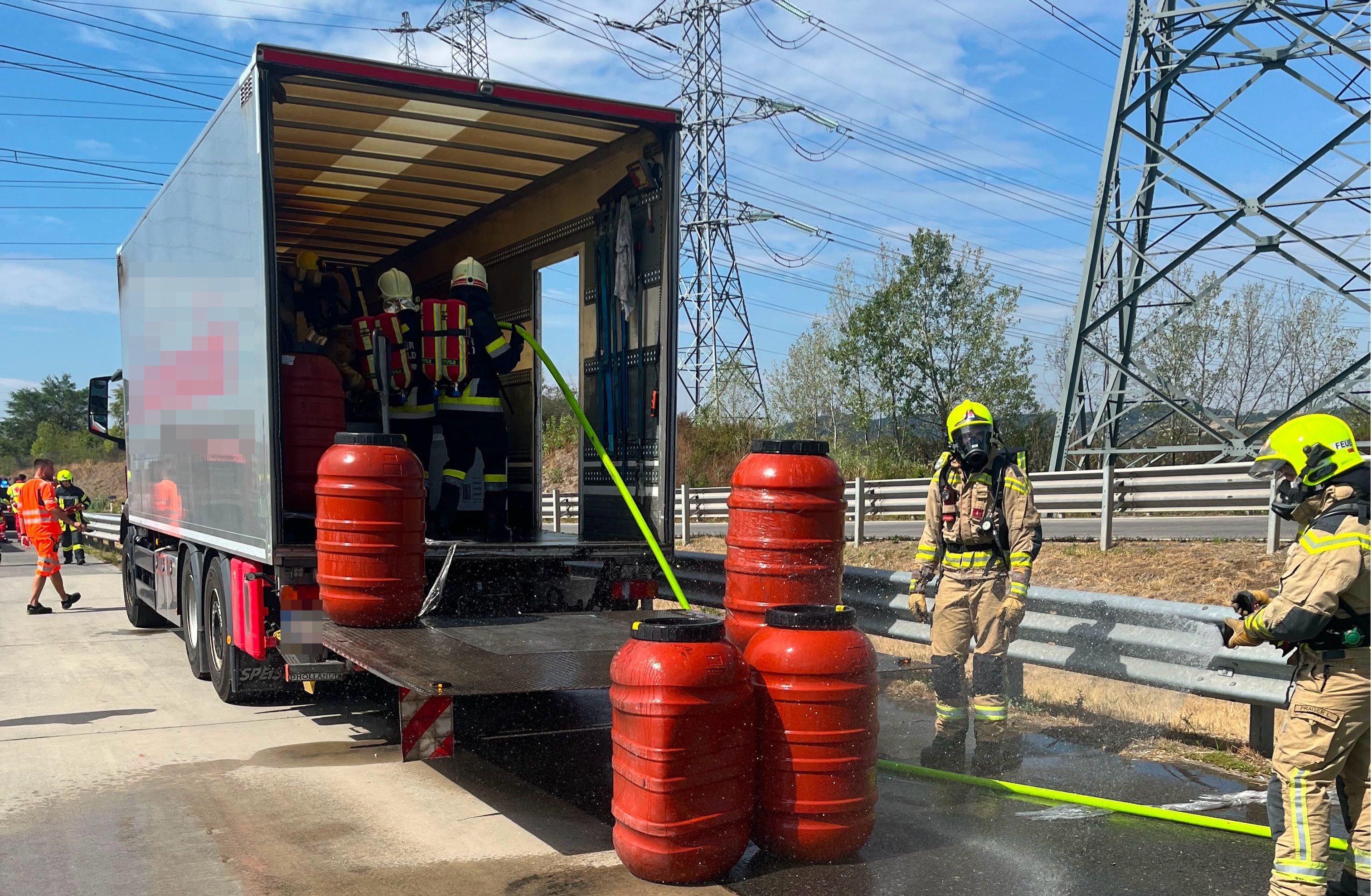 Einsatz auf der S1 bei Korneuburg: Die Feuerwehr war rasch zur Stelle