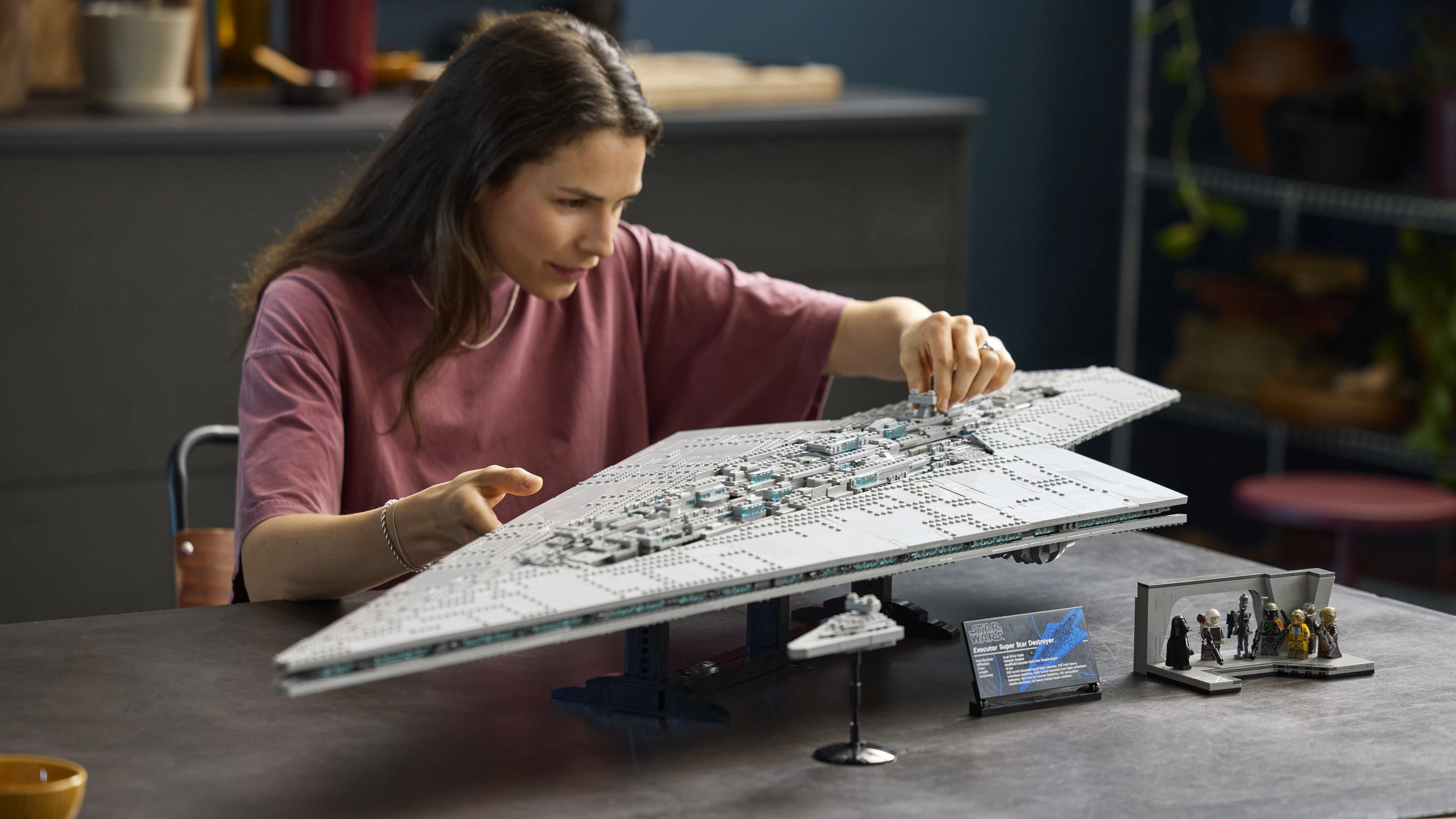 Darth Vaders Flaggschiff wird zum neuen LEGO-Großprojekt. Das Modell ist mehr als 136 Zentimeter lang und richtet sich an Erwachsene.