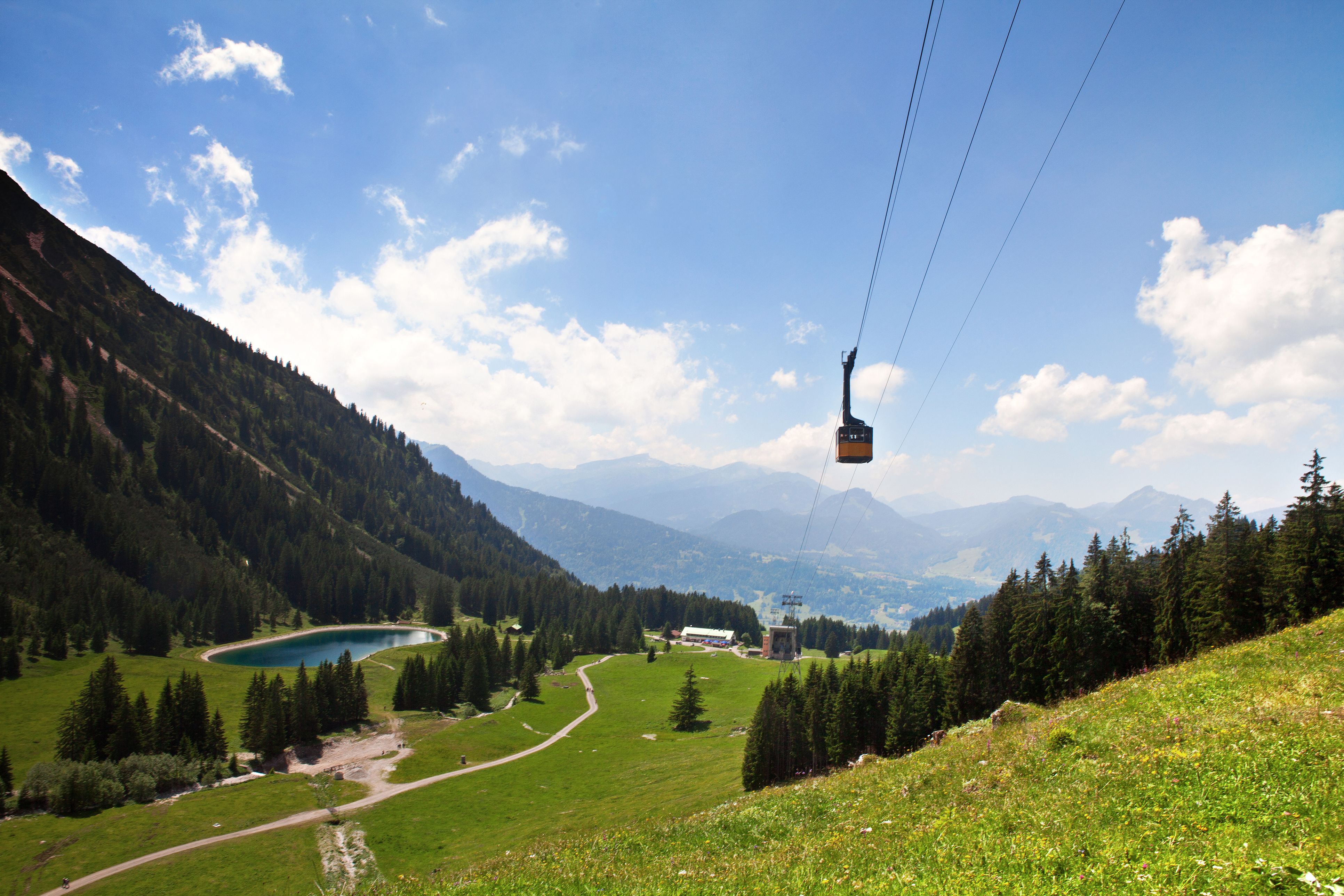 Heute.at - Seilbahn in französischen Alpen rammt Kran