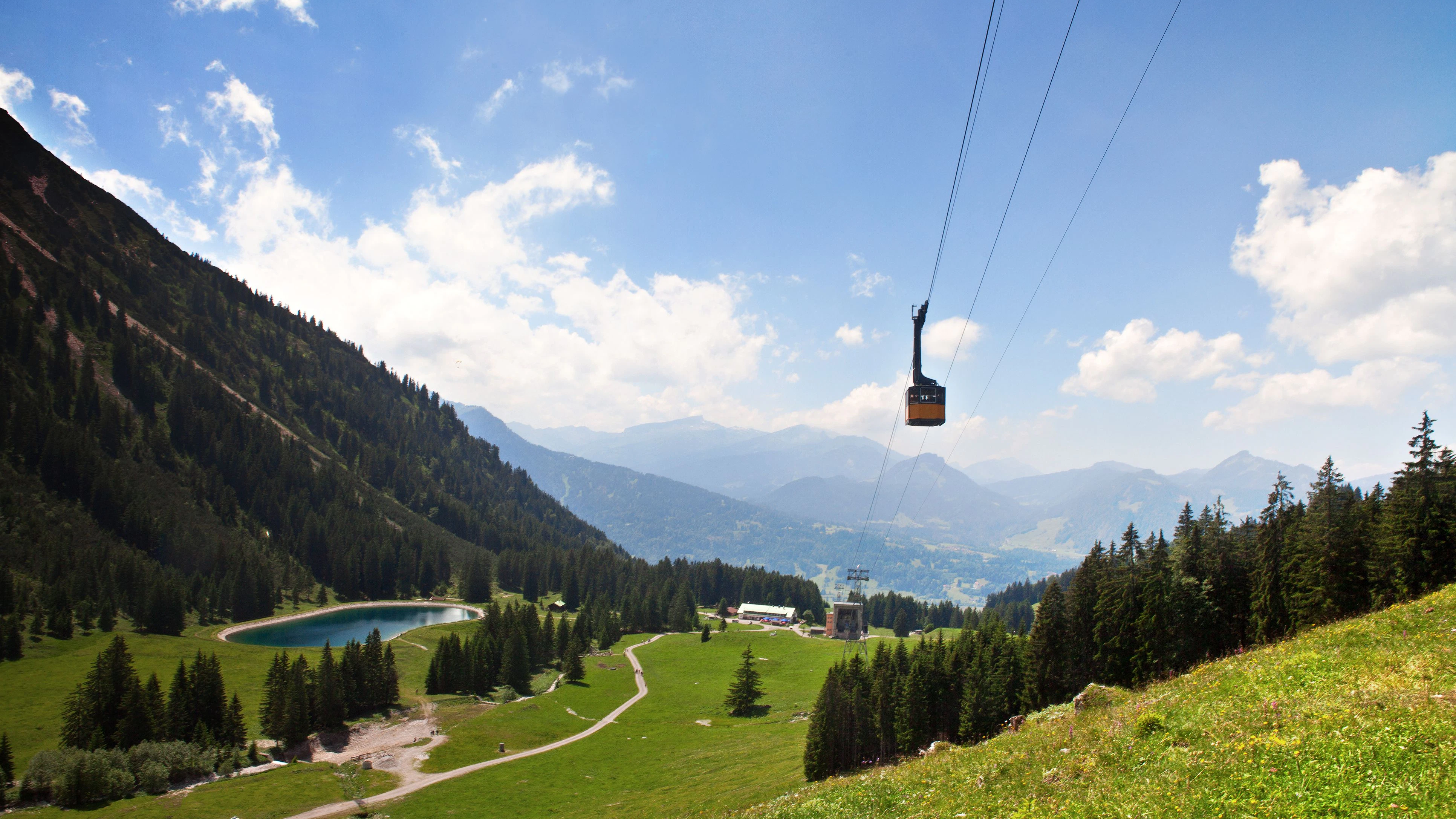 Heute.at - Seilbahn in französischen Alpen rammt Kran