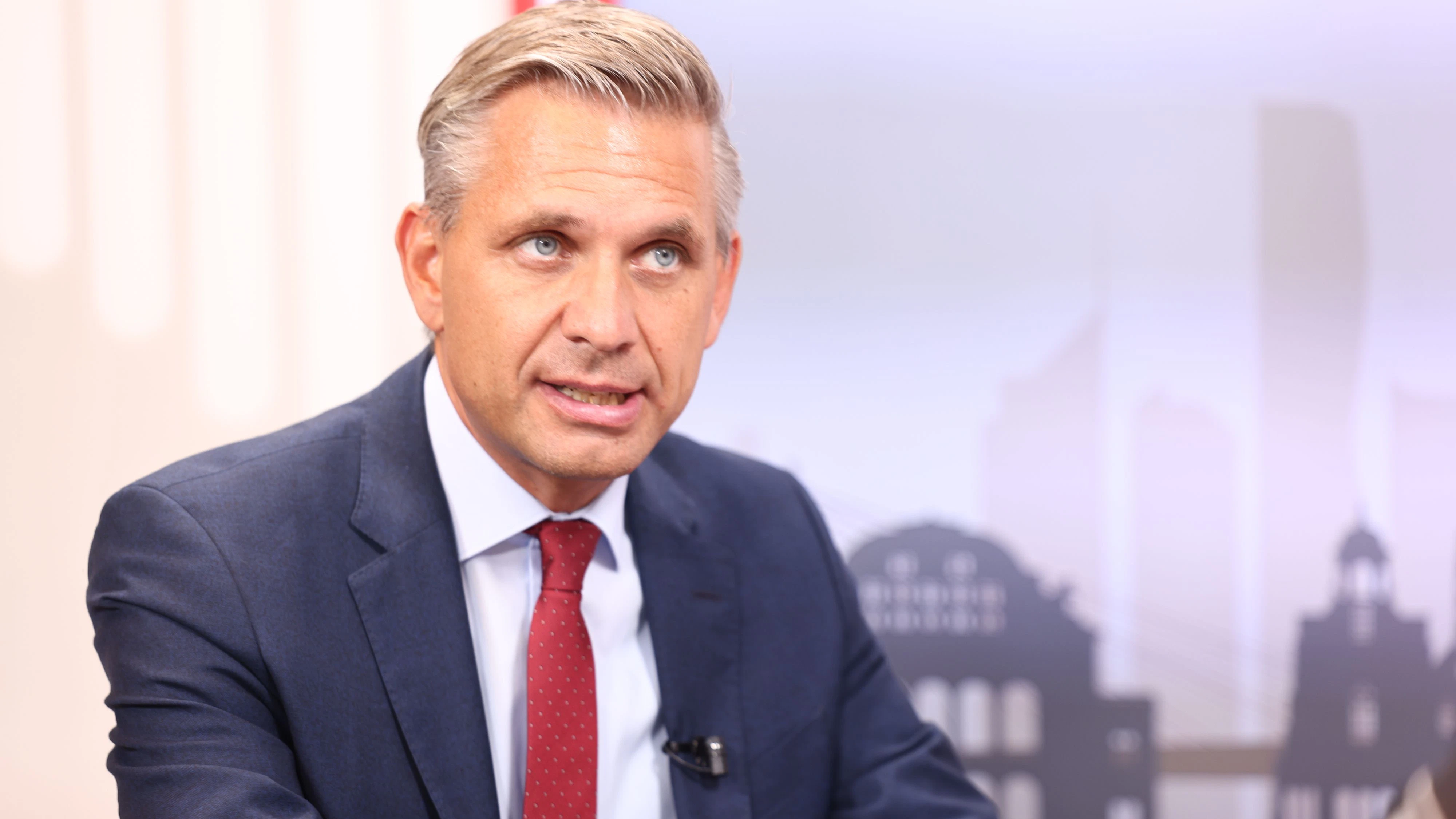 Wirtschaftsminister Hattmannsdorfer (ÖVP) will, "dass wir bei kritischer Infrastruktur unsere eigenen Technologien verwenden".