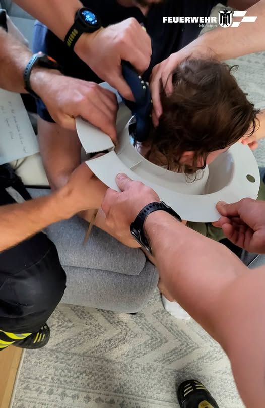 Heute.at - Mädchen (2) in WC-Sitz verfangen– Feuerwehr rückt an