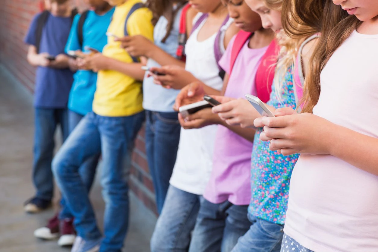 Meta schränkt den Zugriff von Kindern und Jugendlichen auf seine Plattformen freiwillig ein