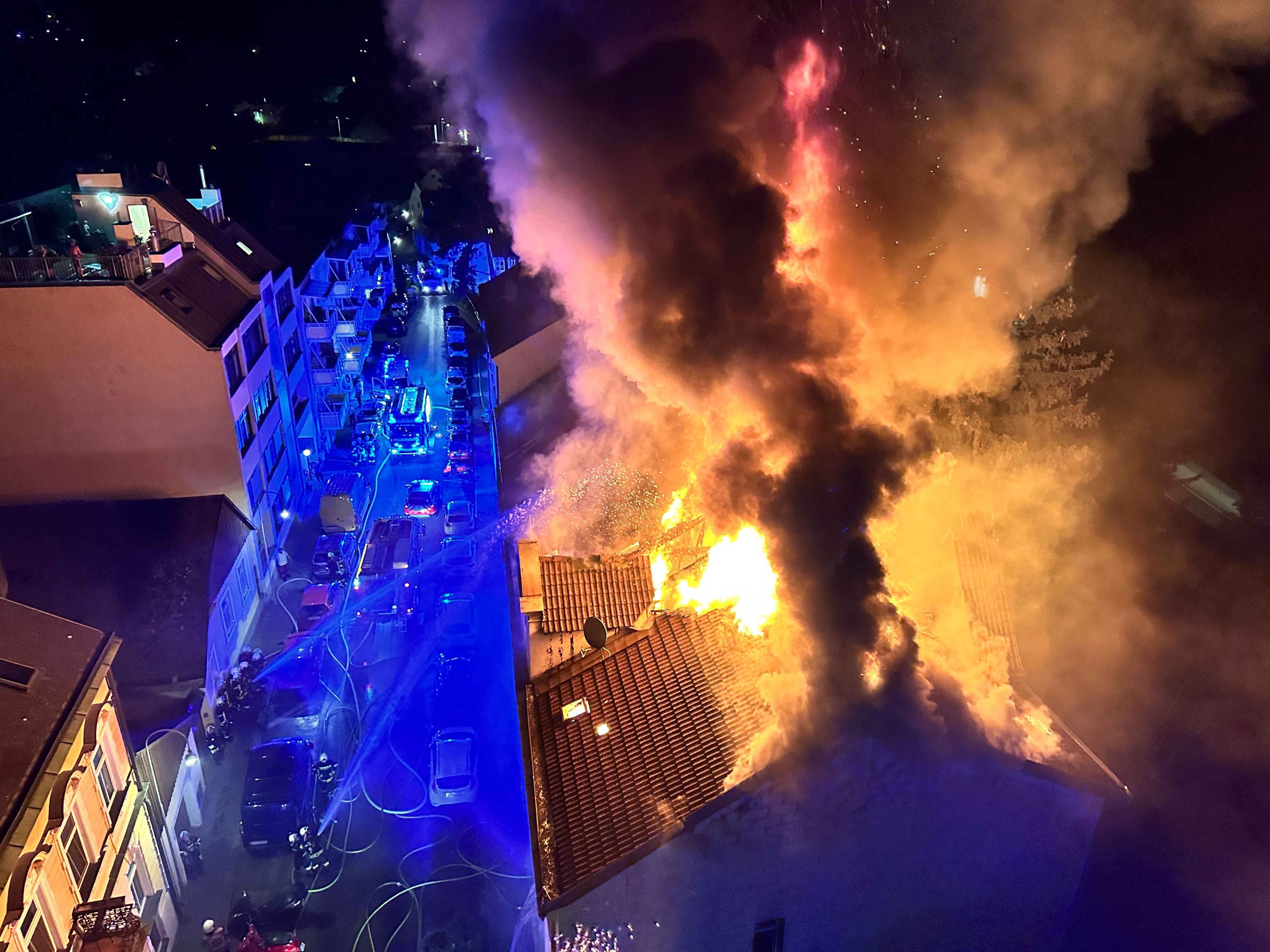 Heute.at - Wohnhaus in Flammen – Großeinsatz in Klosterneuburg