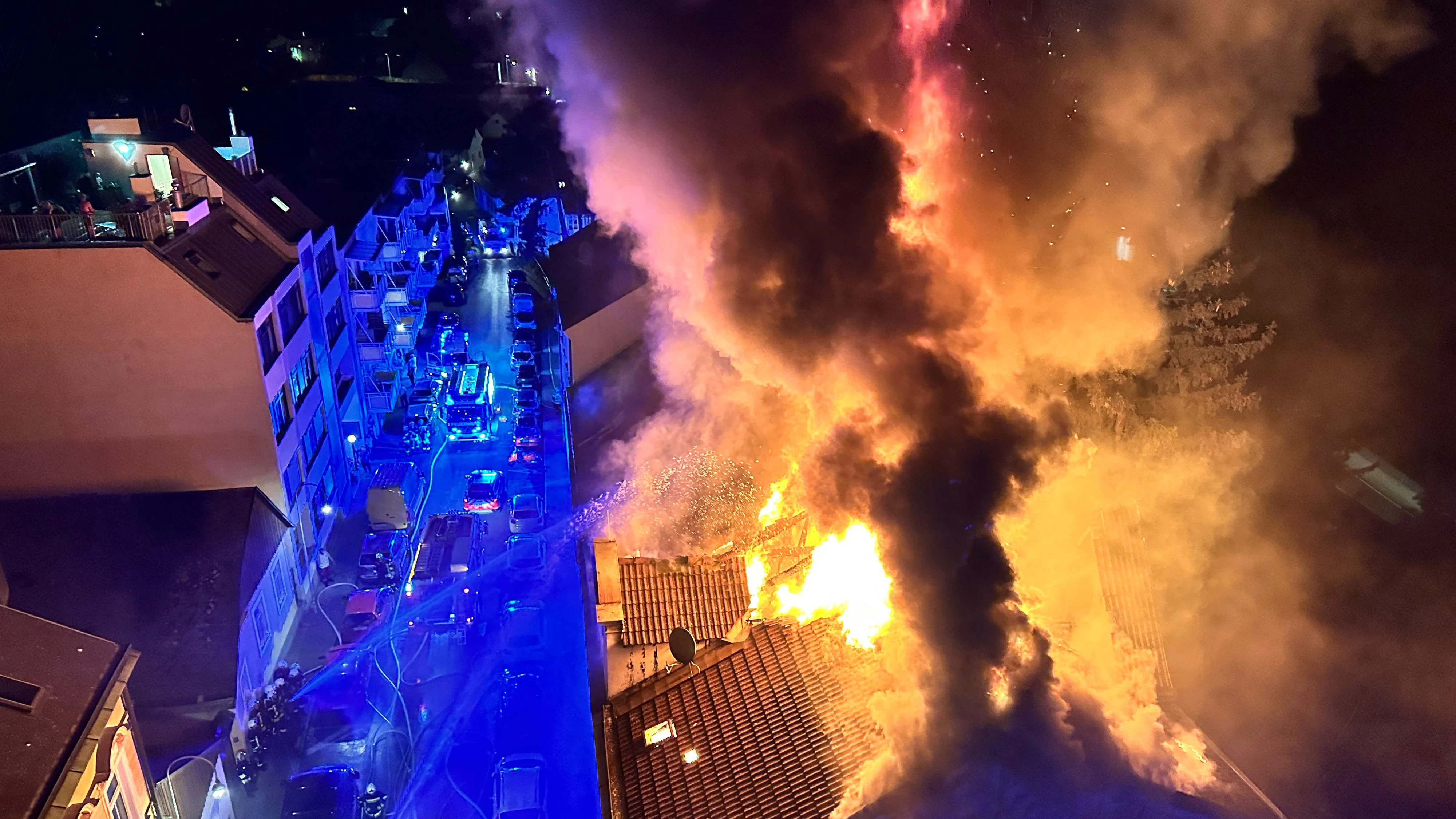 Heute.at - Wohnhaus in Flammen – Großeinsatz in Klosterneuburg