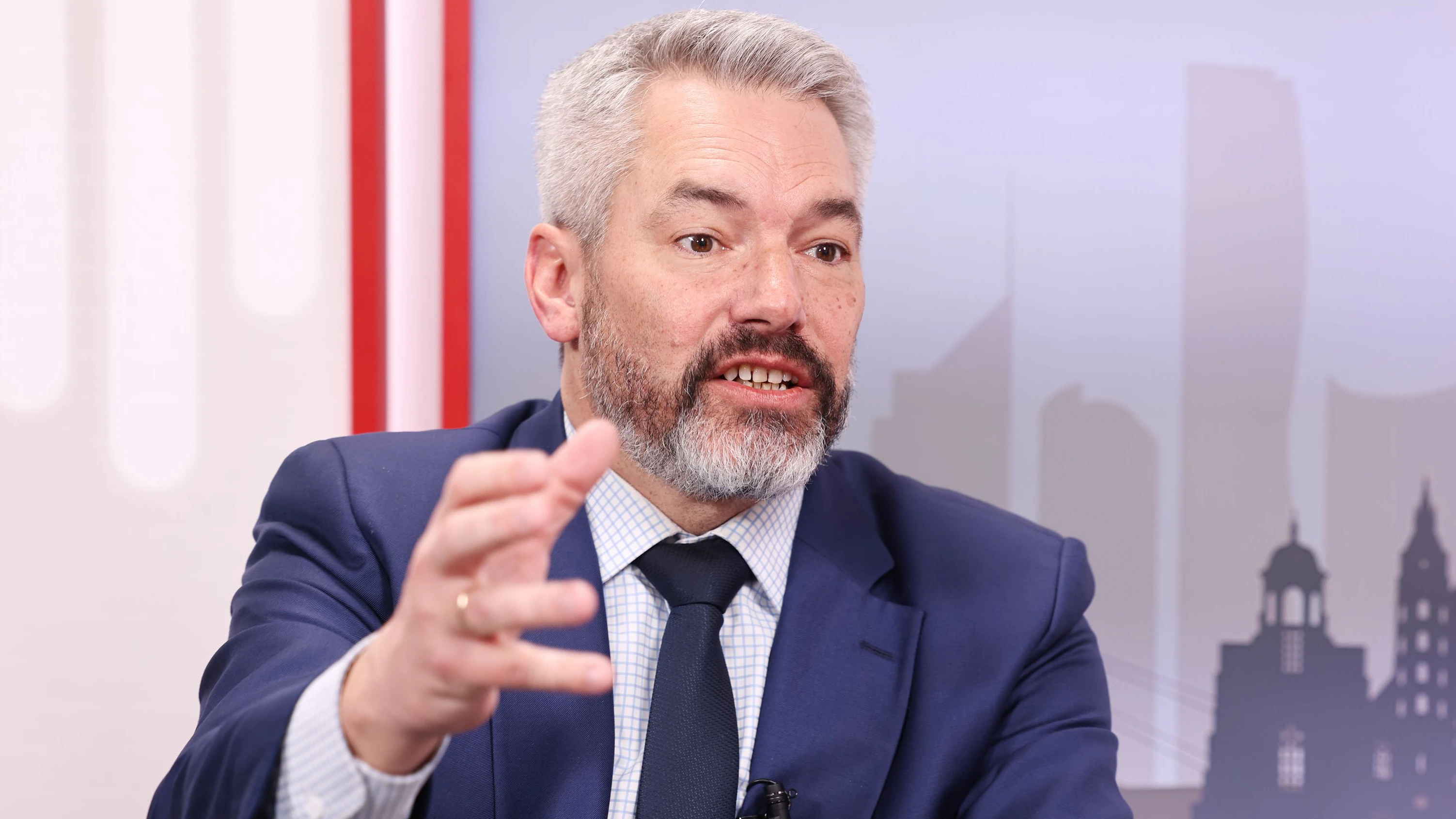 "Remigration bedeutet einerseits Gewalt und andererseits den Bruch von internationalem Recht": Ex-Kanzler Karl Nehammer.