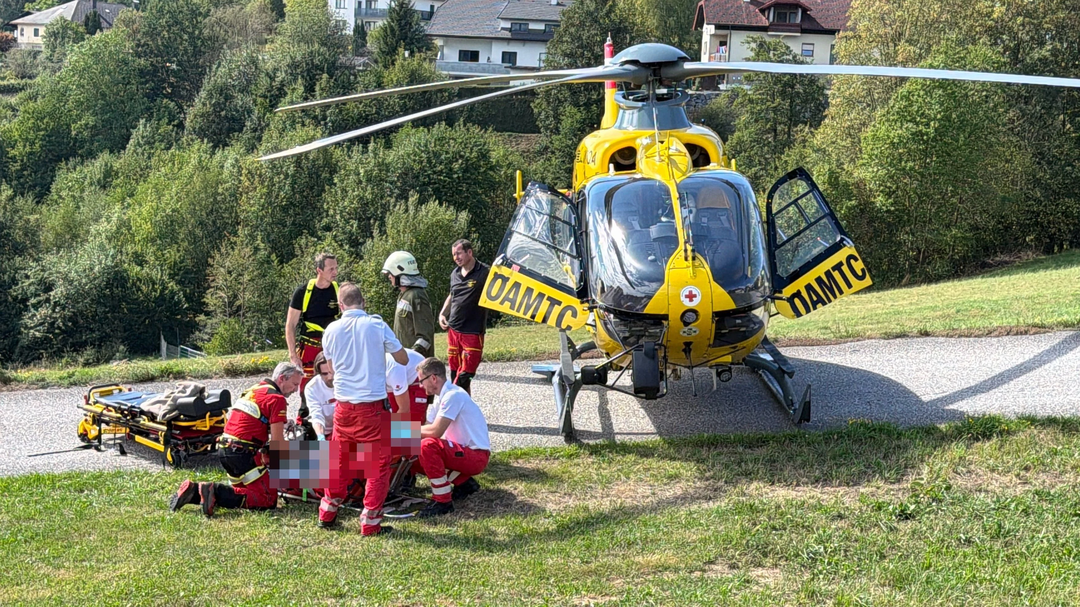Heute.at - Feuerwehr-Einsatz! Rettung aus rauchender Wohnung