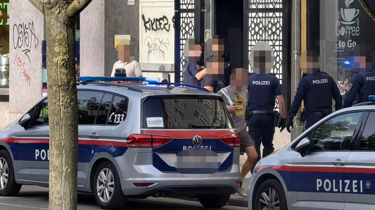 Mit Eisenstange! Polizei erwischt Einbrecher am Gürtel