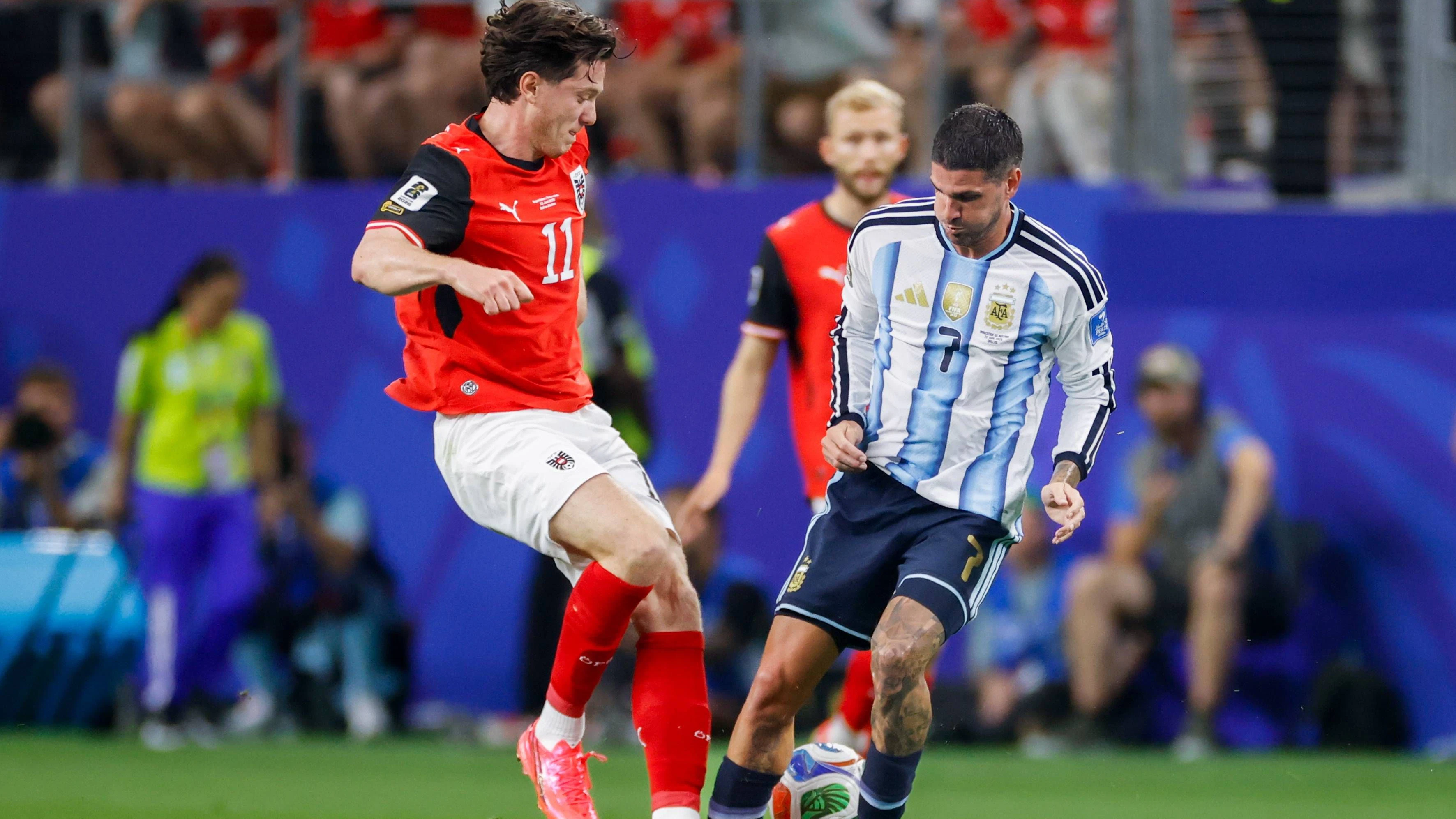 DALLAS, 22-06-2026, Dallas AT&T Stadium, World Cup 2026 Match between Argentina and Austria. Picture shows Austria player Michael Gregoritsch and Argentina player Rodrigo De Paul Argentina - Austria World Cup 2026 PUBLICATIONxNOTxINxNED x204557626x Copyright: