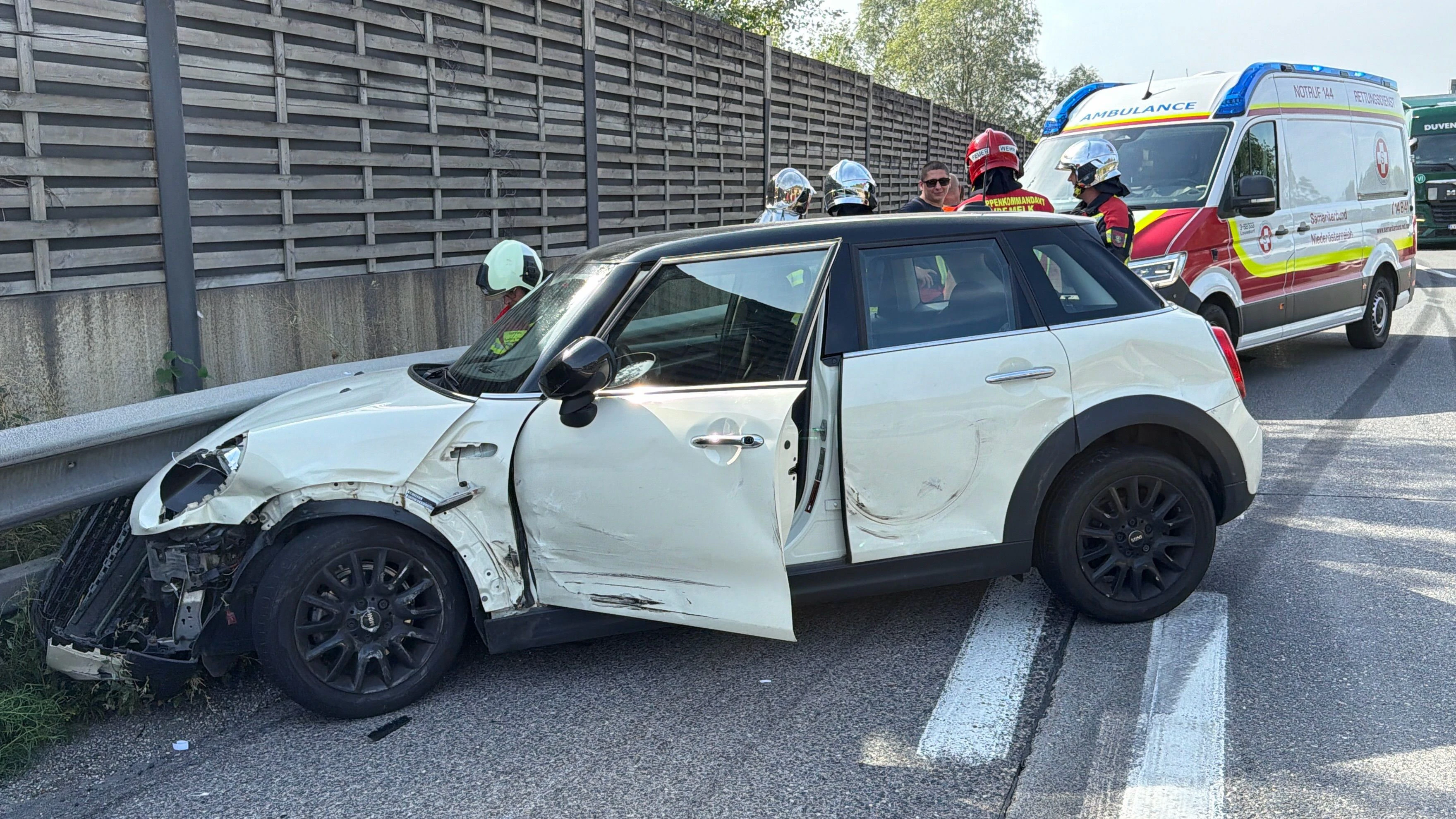 Zwei Unfälle kurz hintereinander hielten am Donnerstag die Einsatzkräfte auf der A1 bei Melk auf Trab. Eine Person wurde verletzt.