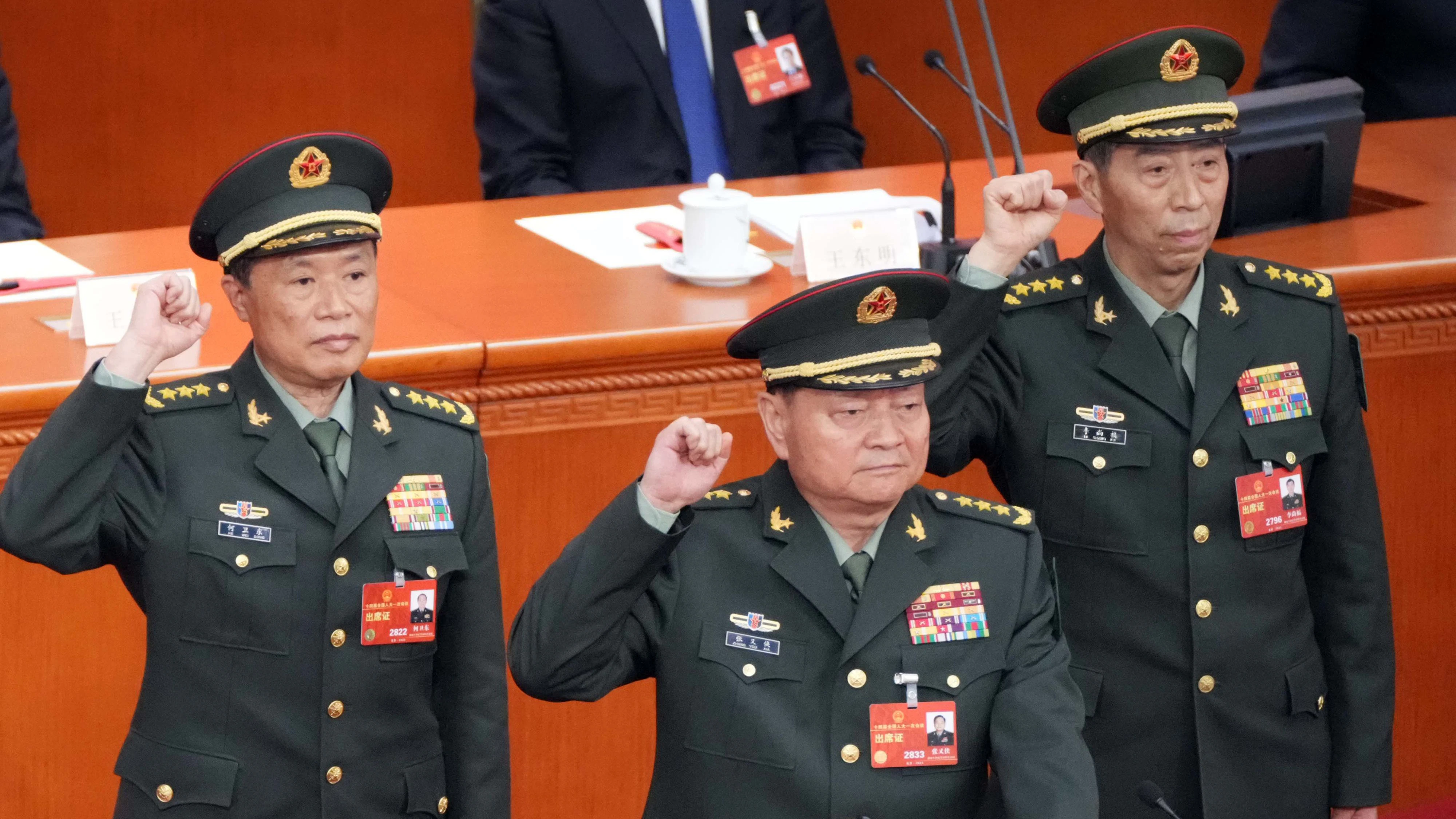 Zhang Youxia (Mitte) ist einer von zwei hochrangigen Offizieren, die aus der Militärkommission entlassen worden sind. Aufgenommen am 11. März 2023. 