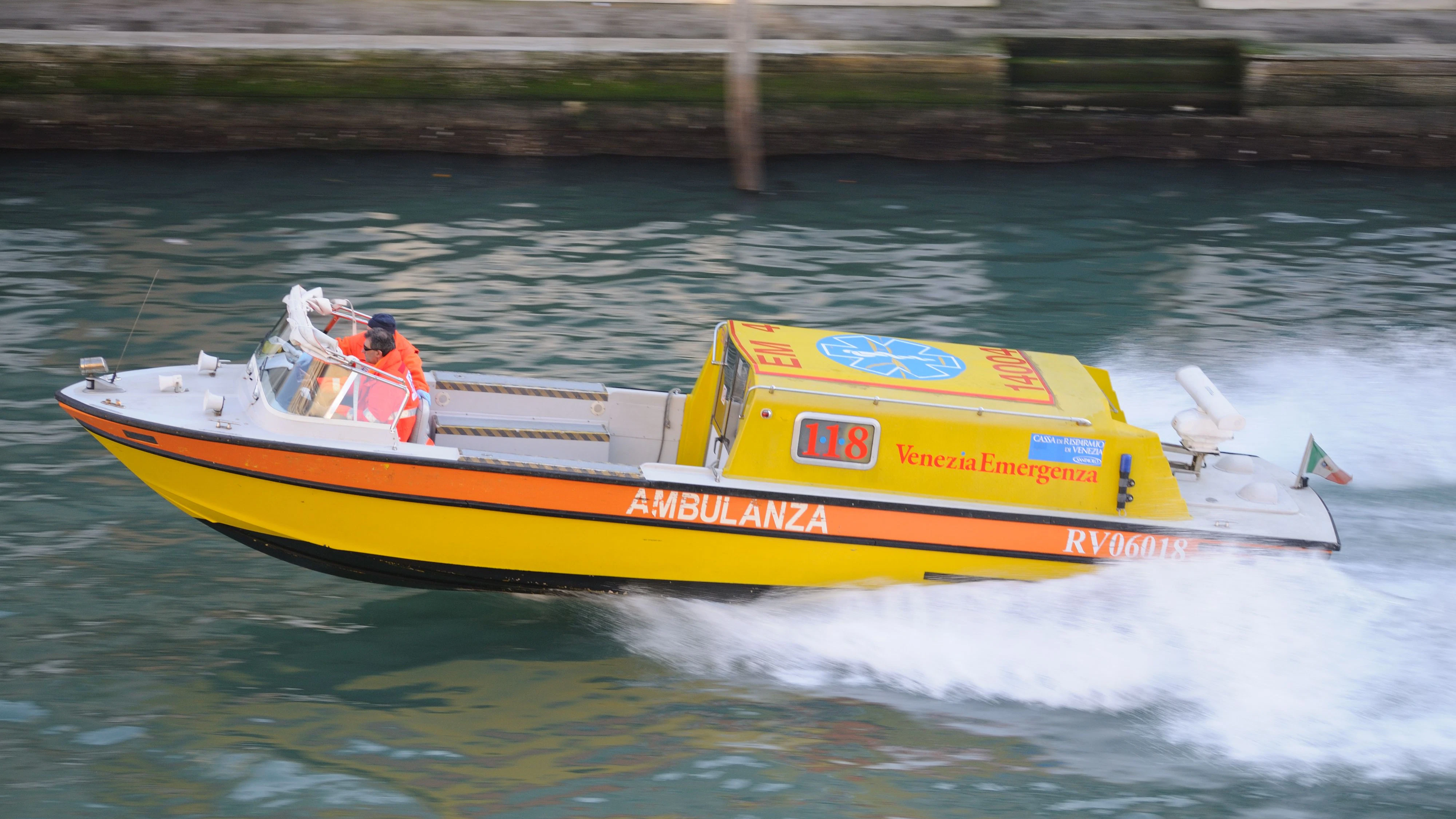 Heute.at - Boot mit zehn Österreichern sinkt vor Küste Italiens