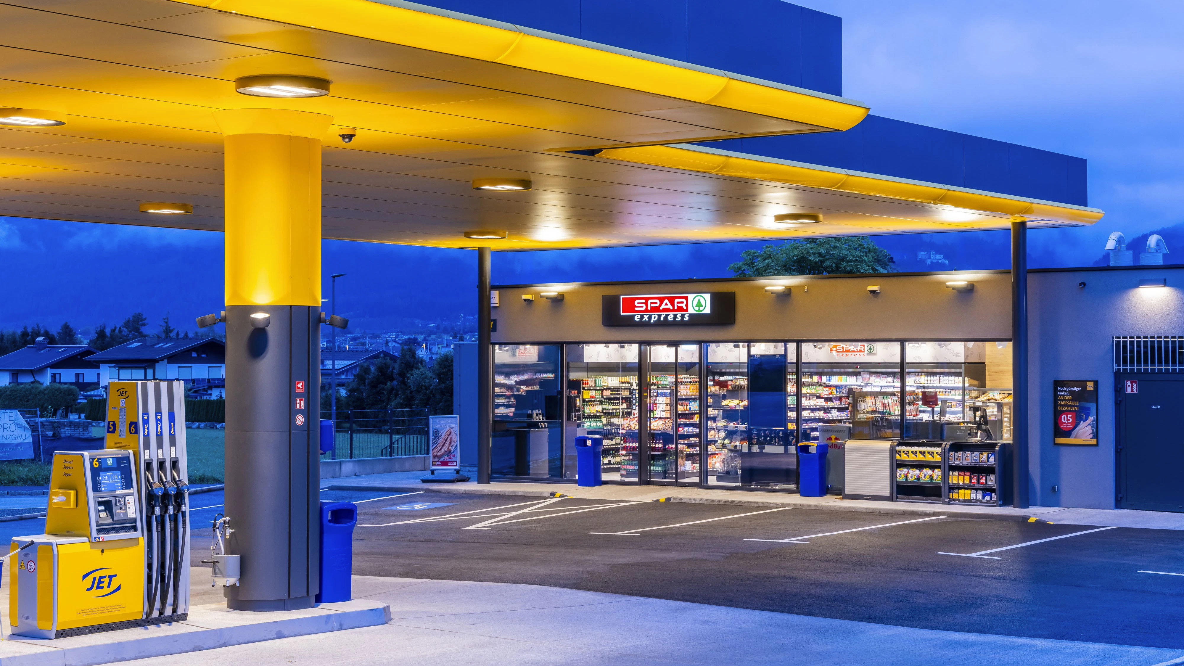 Der neue SPAR express an der JET-Tankstelle in Saalfelden ist der erste Teststandort in Westösterreich.
