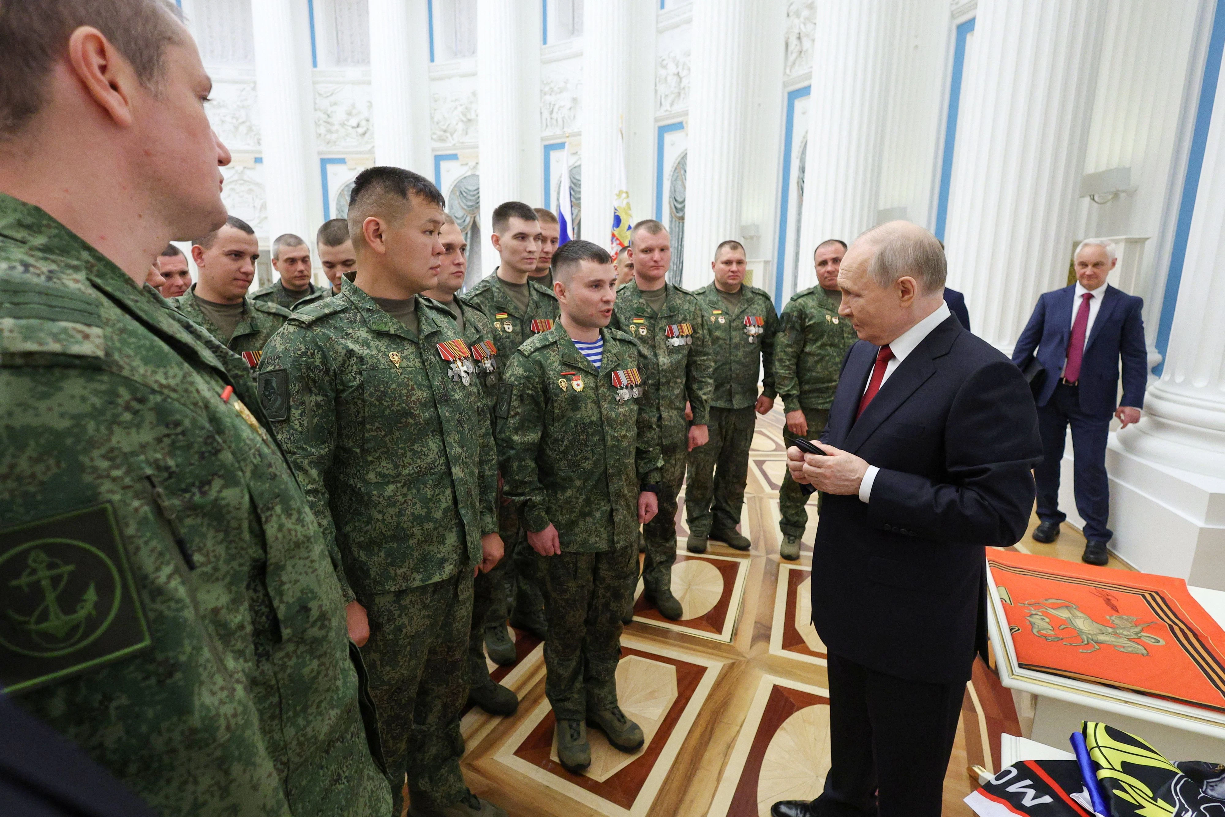 Präsident Wladimir Putin ehrt am 12. Juni 2026 Soldaten der russischen Armee für ihren Einsatz im Ukraine-Krieg