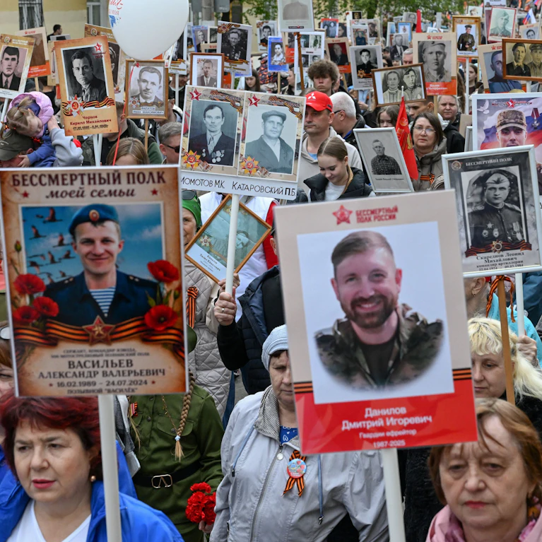 Die russische Armee verliert im Ukraine-Krieg mehr Soldaten, als sie neu rekrutieren kann. Um bis zu 6.000 Mann geht die Lücke pro Monat weiter auf, wird geschätzt. Verantwortlich dafür ist die gestiegene Fähigkeit der Ukraine, Moskaus Soldaten ins Visier zu nehmen.