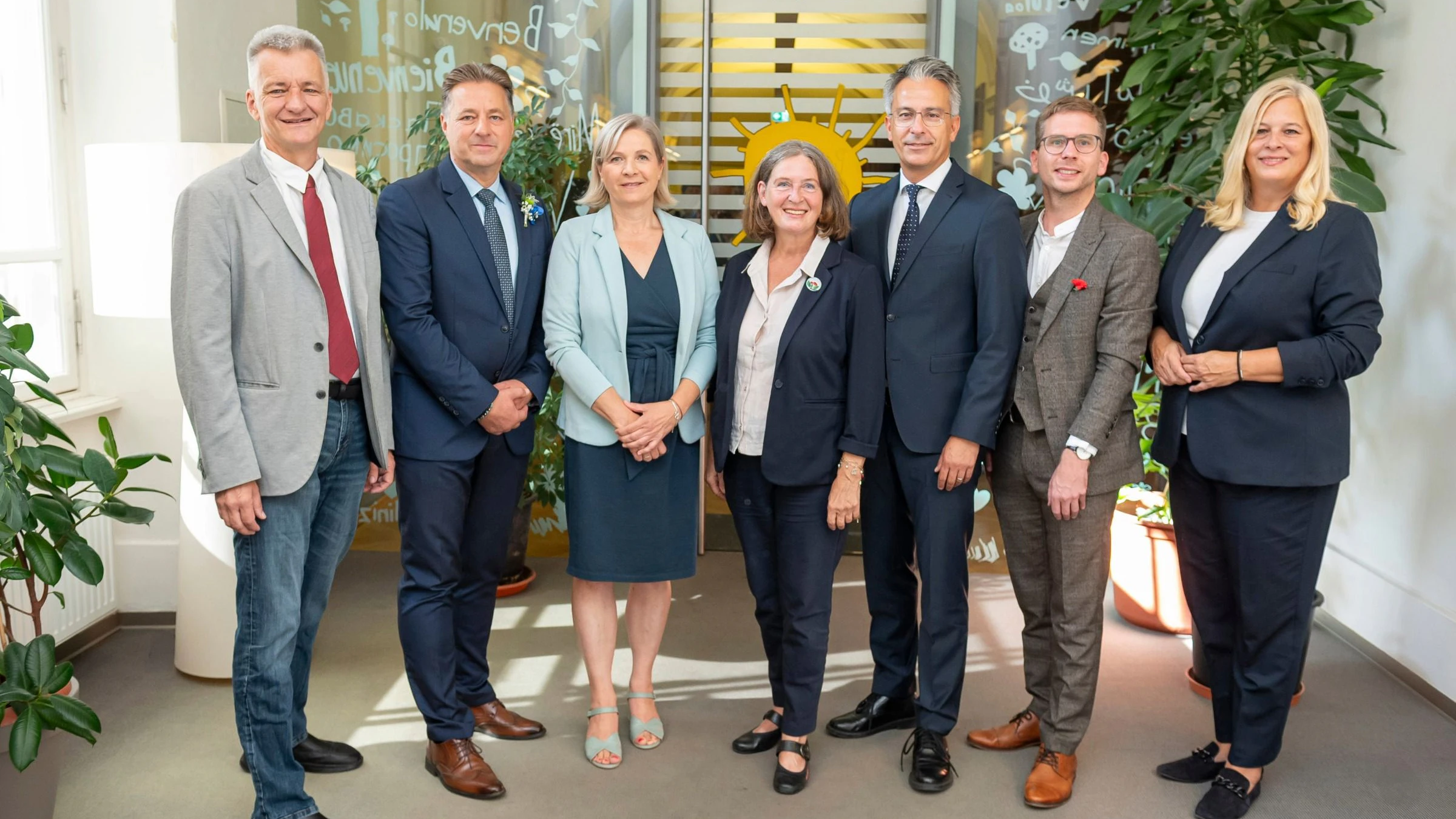 Die neue Grazer Stadtregierung: Stadtrat Manfred Eber, Stadtrat René Apfelknab, Bürgermeisterin-Stellvertreterin Judith Schwentner, Bürgermeisterin Elke Kahr, Stadtrat Kurt Hohensinner, Stadtrat Robert Krotzer, Stadträtin Claudia Unger (v.l.n.r.)
