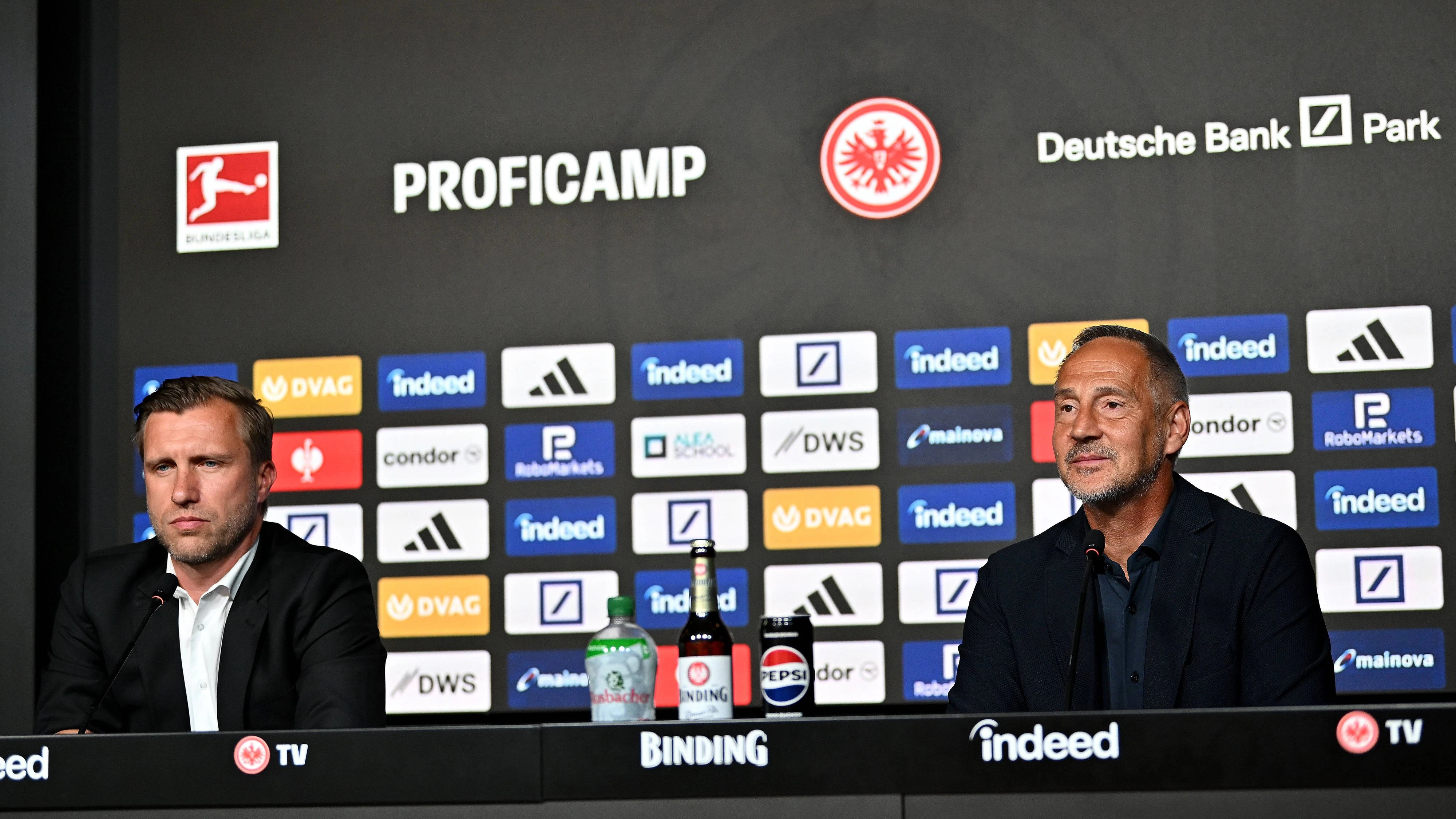 01.06.2026, xfux, Fussball 1.Bundesliga, Eintracht Frankfurt - Pressekonferenz zur Vorstellung von Adolf Adi Hütter / Huetter als neuen Cheftrainer v.l. Vorstand Markus Kroesche Krösche Director of Sports Eintracht Frankfurt, Trainer Adolf Adi Hütter / Huetter Eintracht Frankfurt zautz DFL/DFB REGULATIONS PROHIBIT ANY USE OF PHOTOGRAPHS as IMAGE SEQUENCES and/or QUASI-VIDEO Frankfurt am Main *** 01 06 2026, xfux, Fussball 1 Bundesliga, Eintracht Frankfurt Press conference for the presentation of Adolf Adi Hütter Huetter as new head coach v l Sport Vorstand Markus Kroesche Krösche Director of Sports Eintracht Frankfurt , Trainer Adolf Adi Hütter Huetter Eintracht Frankfurt zautz DFL DFB REGULATIONS PROHIBIT ANY USE OF PHOTOGRAPHS as IMAGE SEQUENCES and or QUASI VIDEO Frankfurt am Main